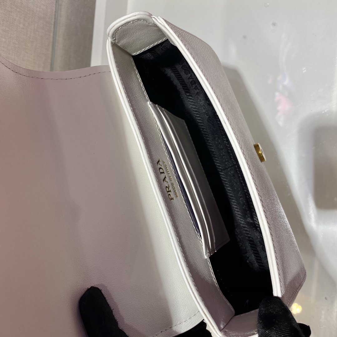 Pra*a saffiano chain bag1bd275-22*14*7cm