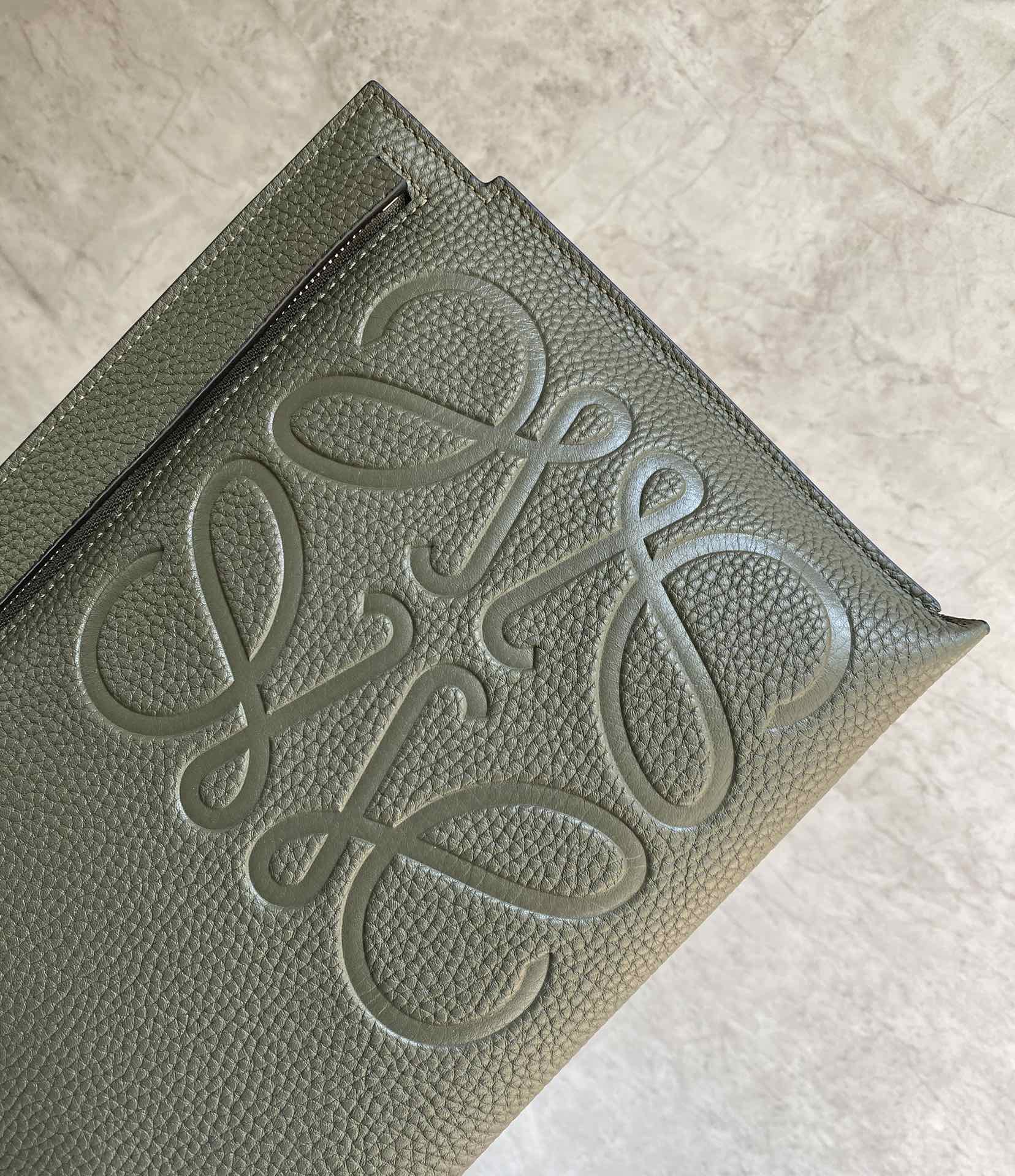 Loewe Pouch-29.5*20CM