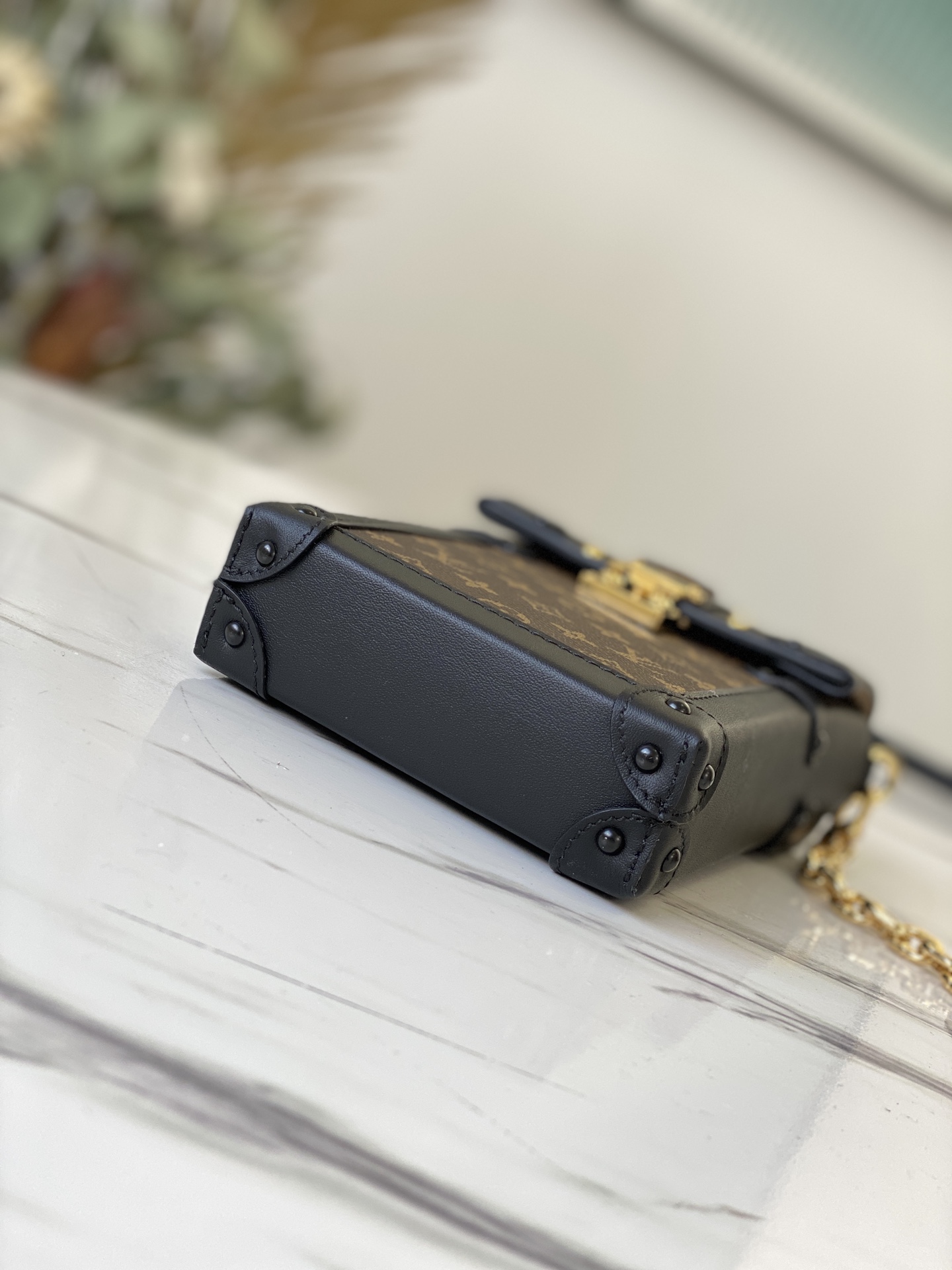 l**is V*t*n trunk vertical-11*17.5*3.5cm