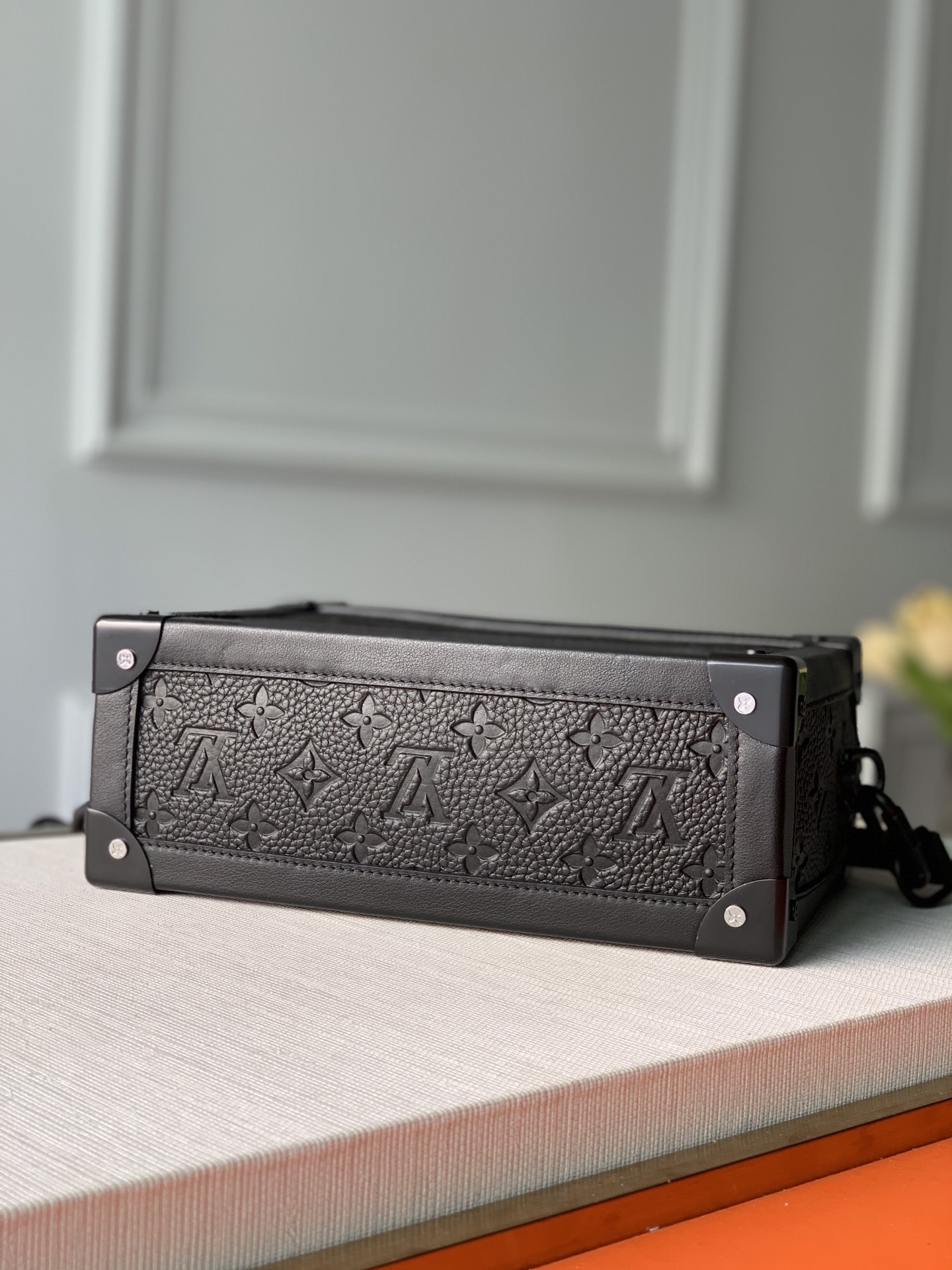 l**is V*t*n soft trunk-25x17x9.5m