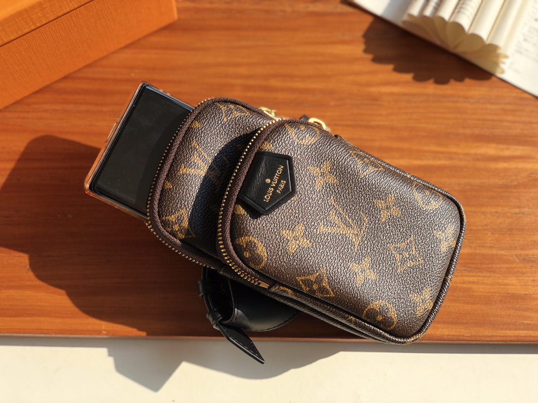 l**is V*t*n functional bag-10*18*9.0cm