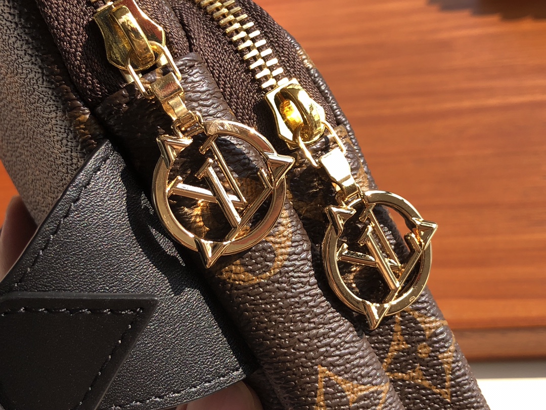 l**is V*t*n functional bag-10*18*9.0cm