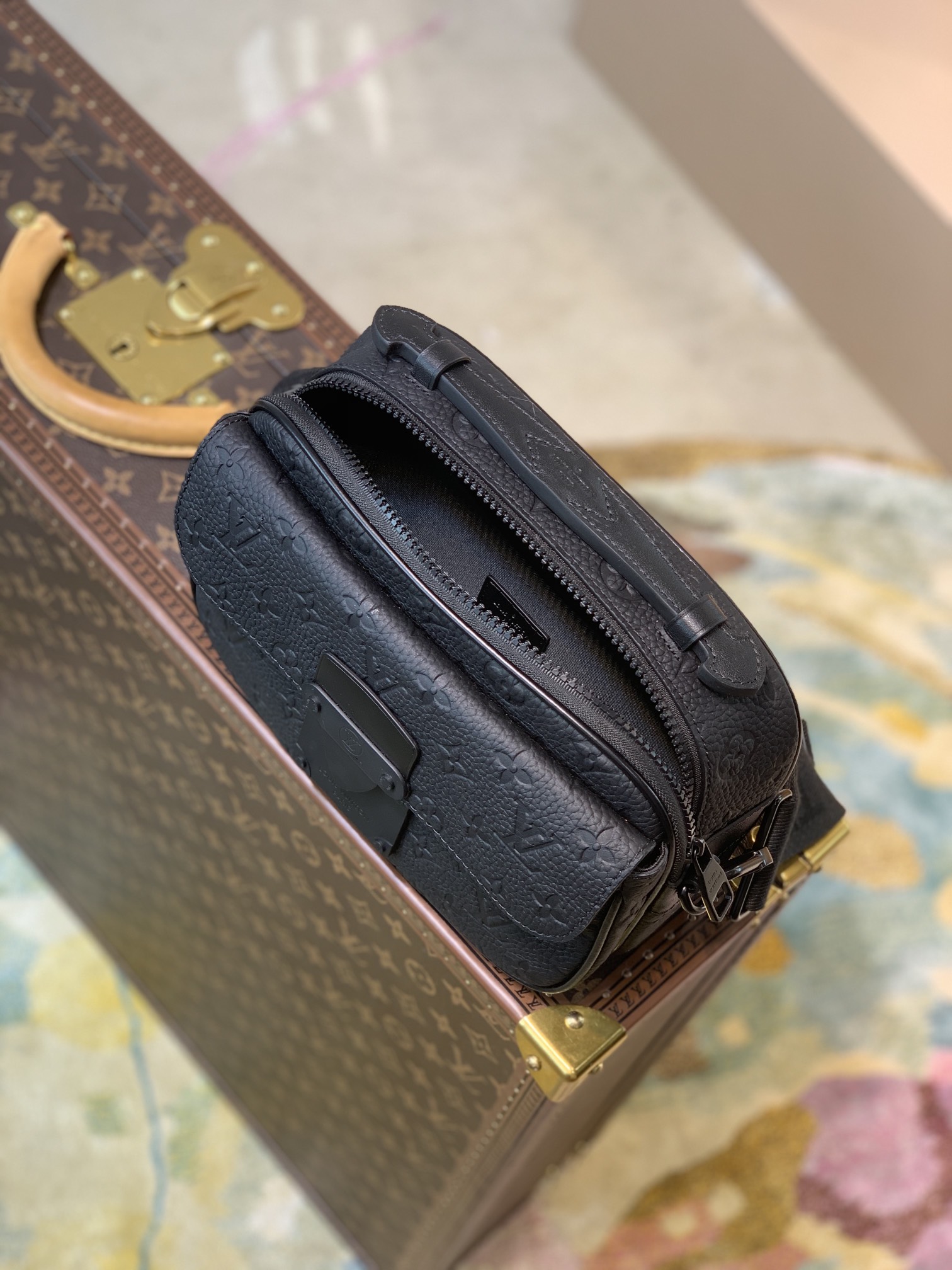 l**is V*t*n s lock bag-m45806-22*18*8cm