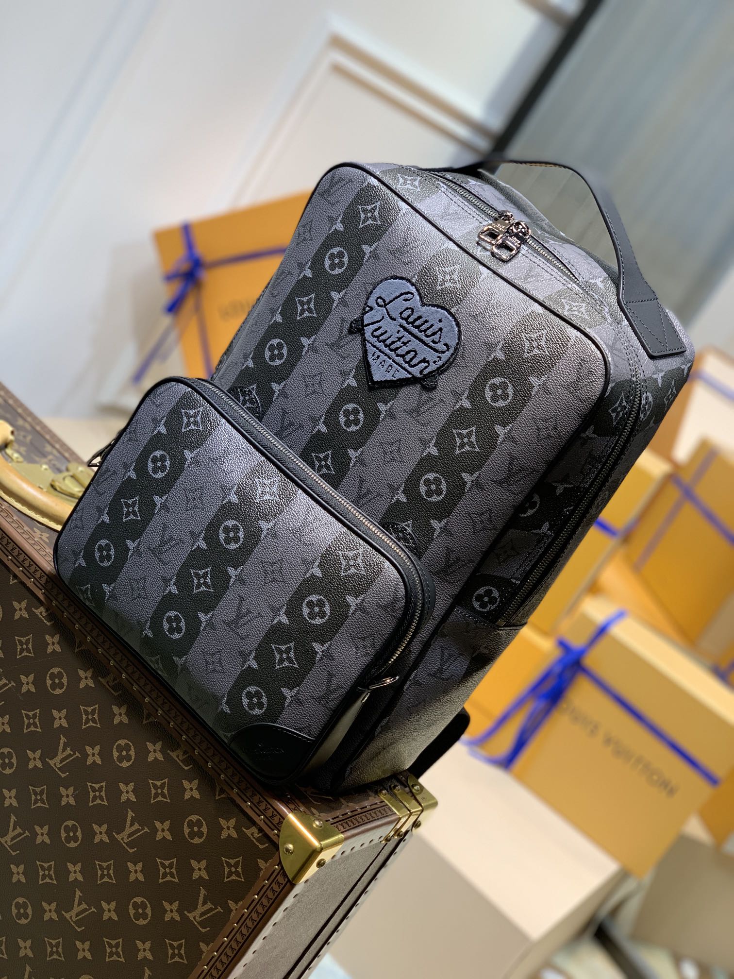 l**is V*t*n utilitary backpack m45962-30*42*14cm
