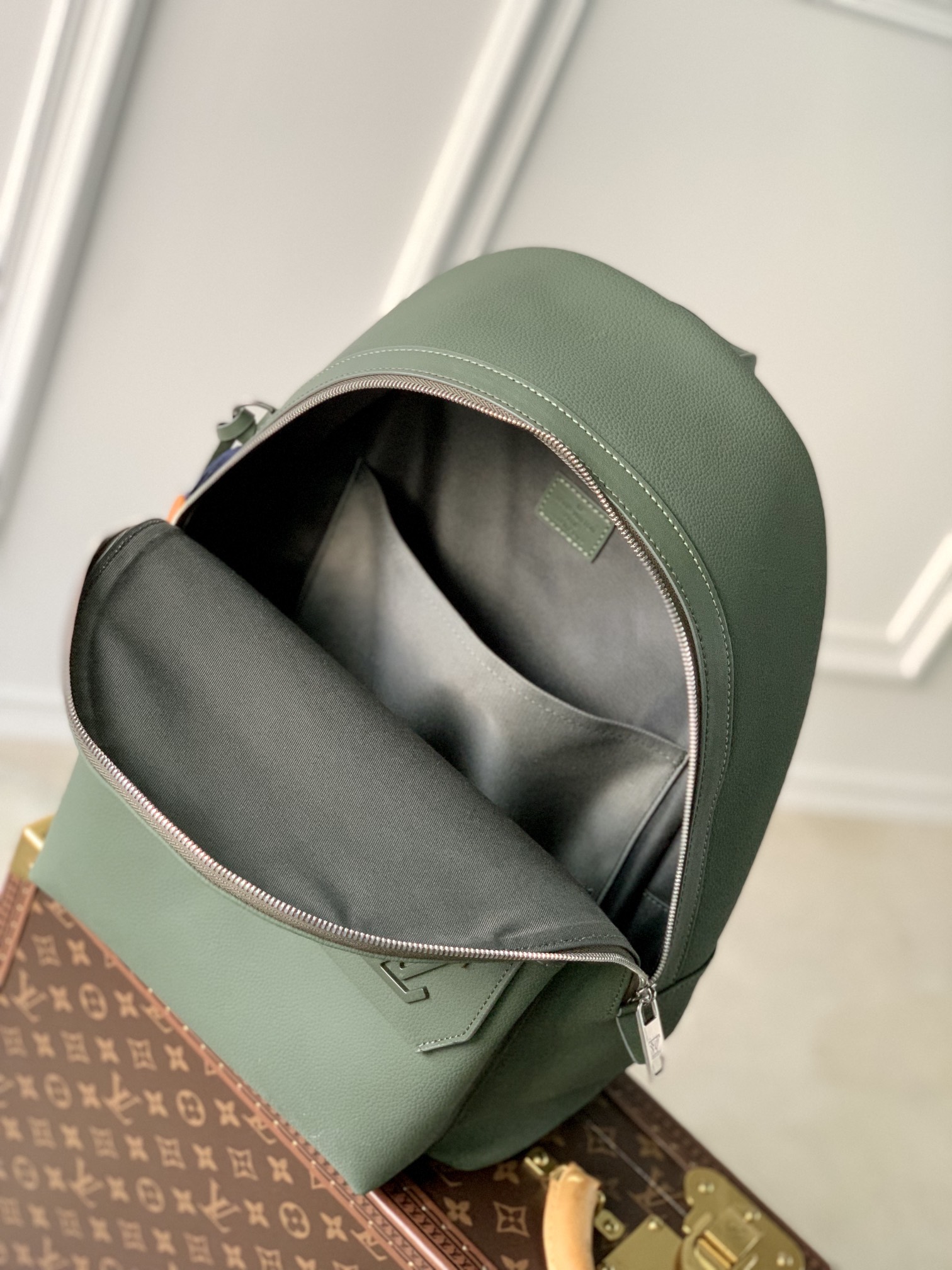 l**is V*t*n aerogram backpack m57079-43*30*14cm