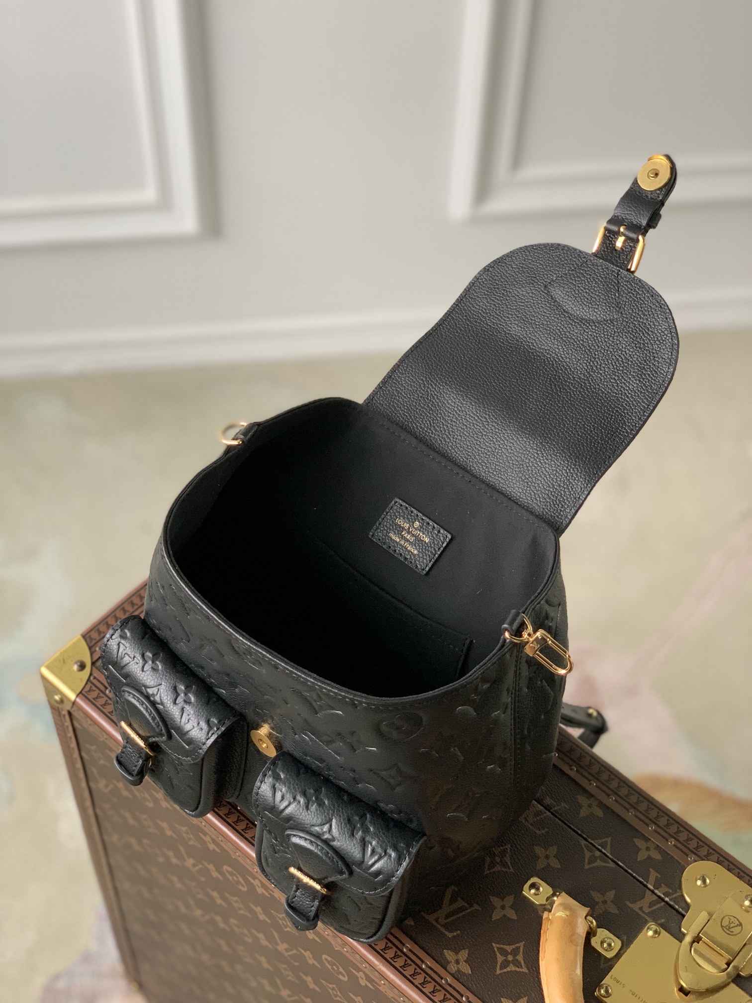 l**is V*t*n backpack m47106-20 x 22 x 14cm