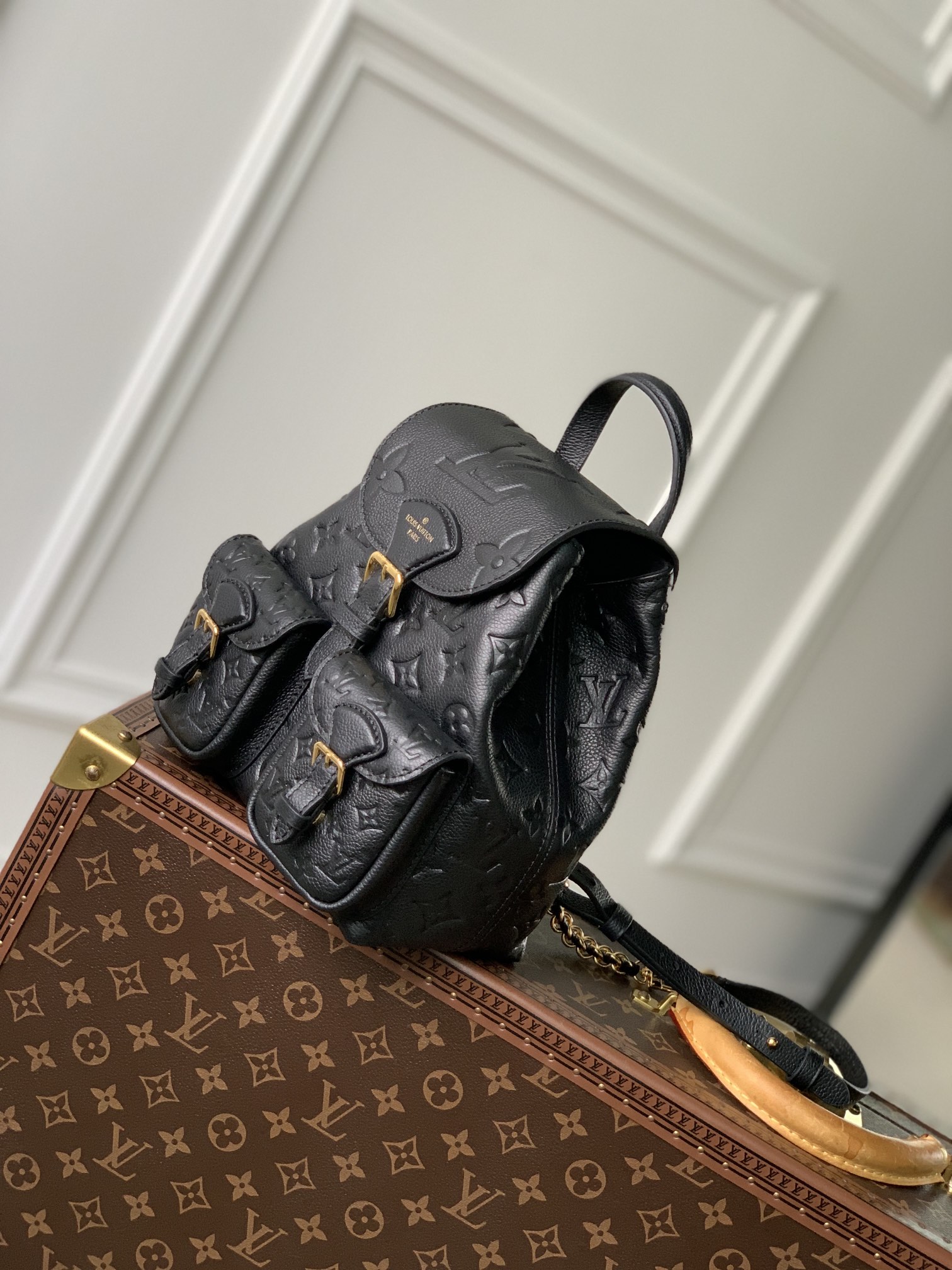 l**is V*t*n backpack m47106-20 x 22 x 14cm