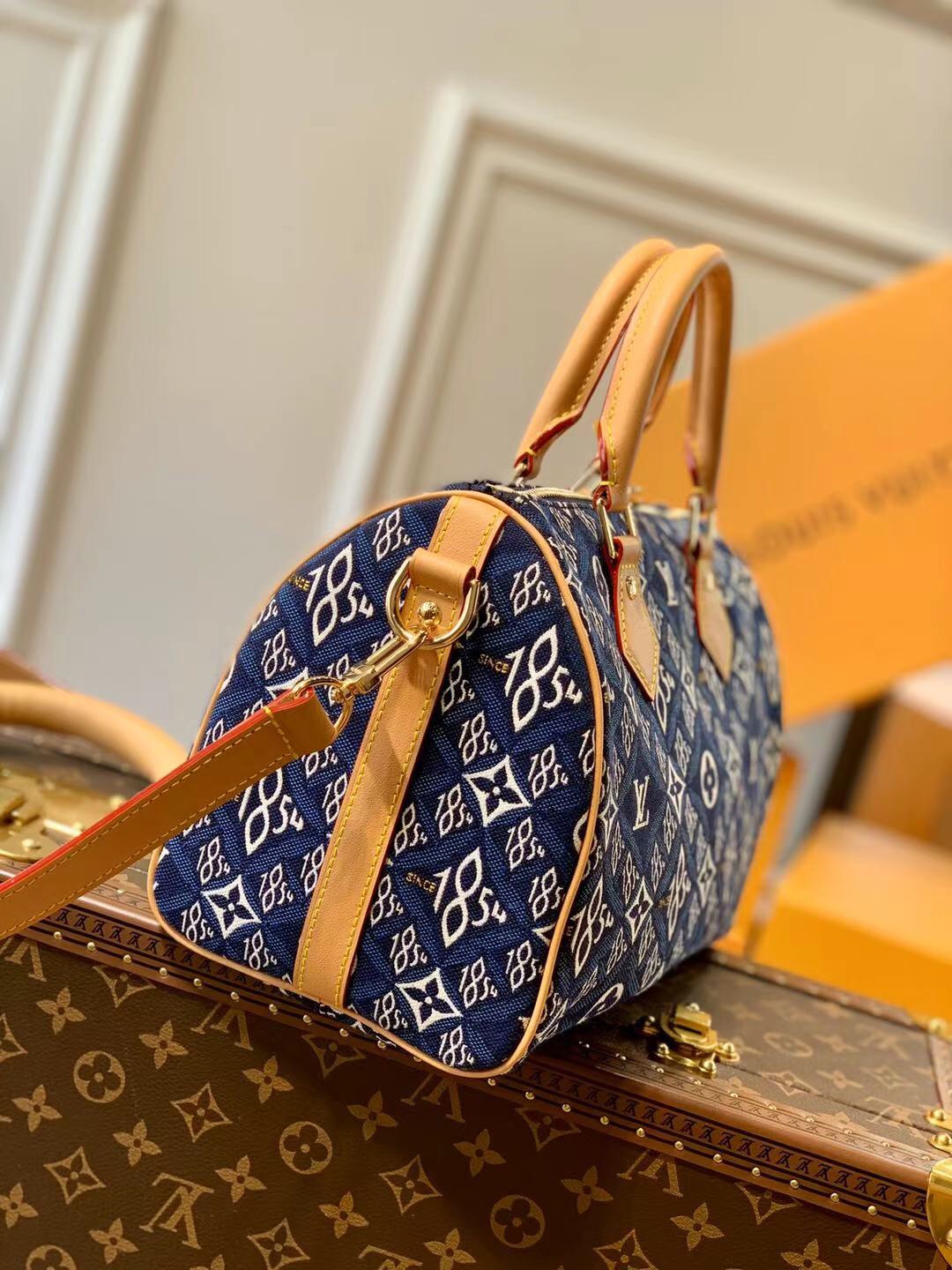 l**is V*t*n since 1854 speedy 25-25*19*15cm