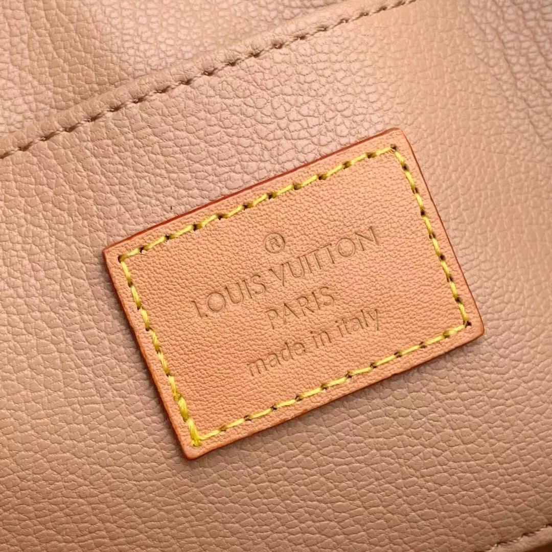 l**is V*t*n since 1854 cosmetic bag-19*12*6cm