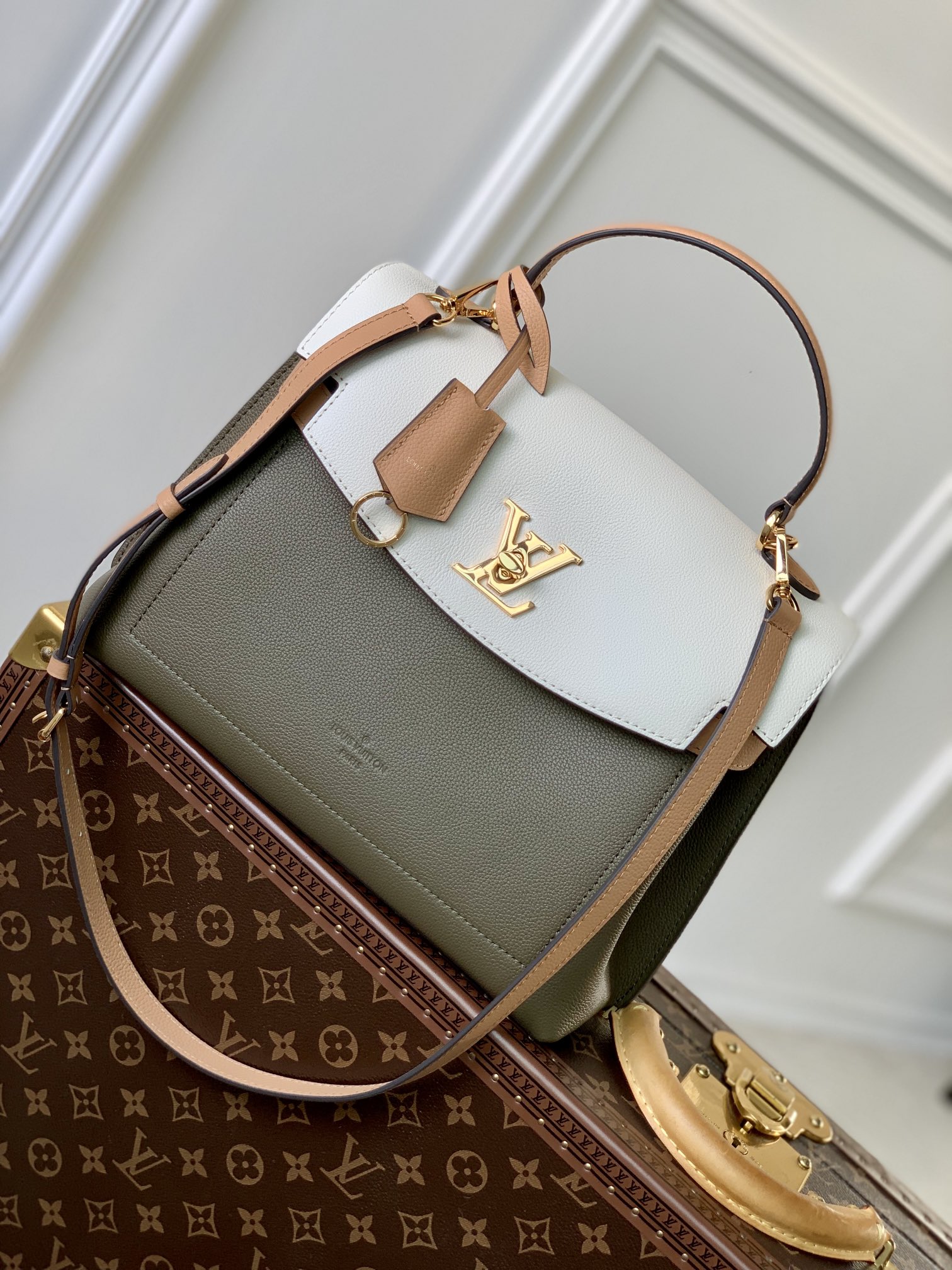 l**is V*t*n lockme ever m51395-31*46*17cm