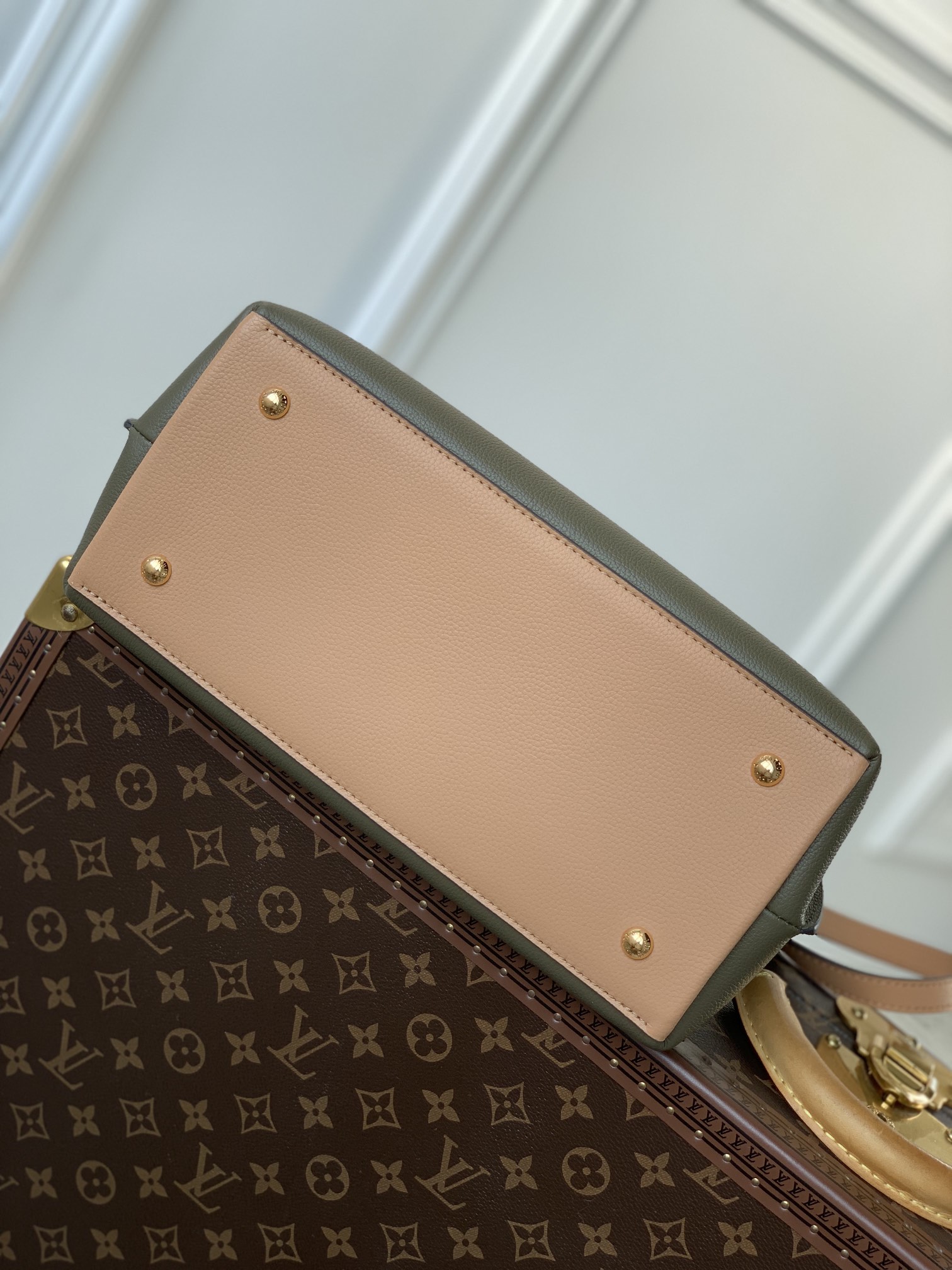 l**is V*t*n lockme ever m51395-31*46*17cm