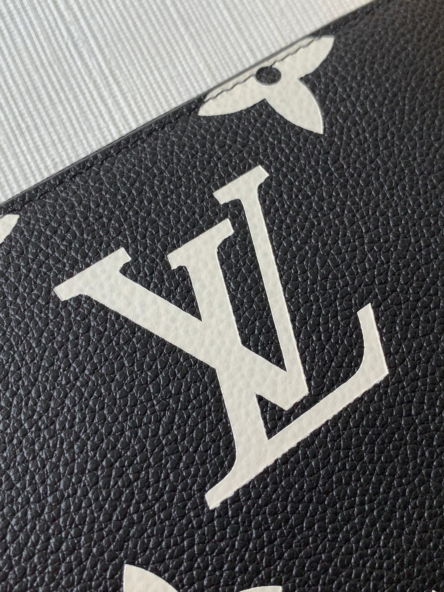 l**is V*t*n zippy wallet m69520-19*10cm