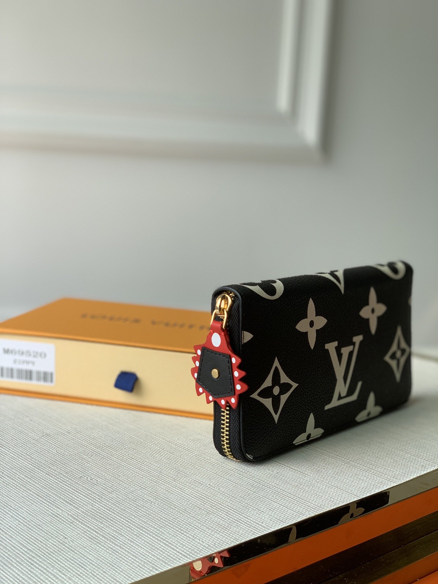 l**is V*t*n zippy wallet m69520-19*10cm