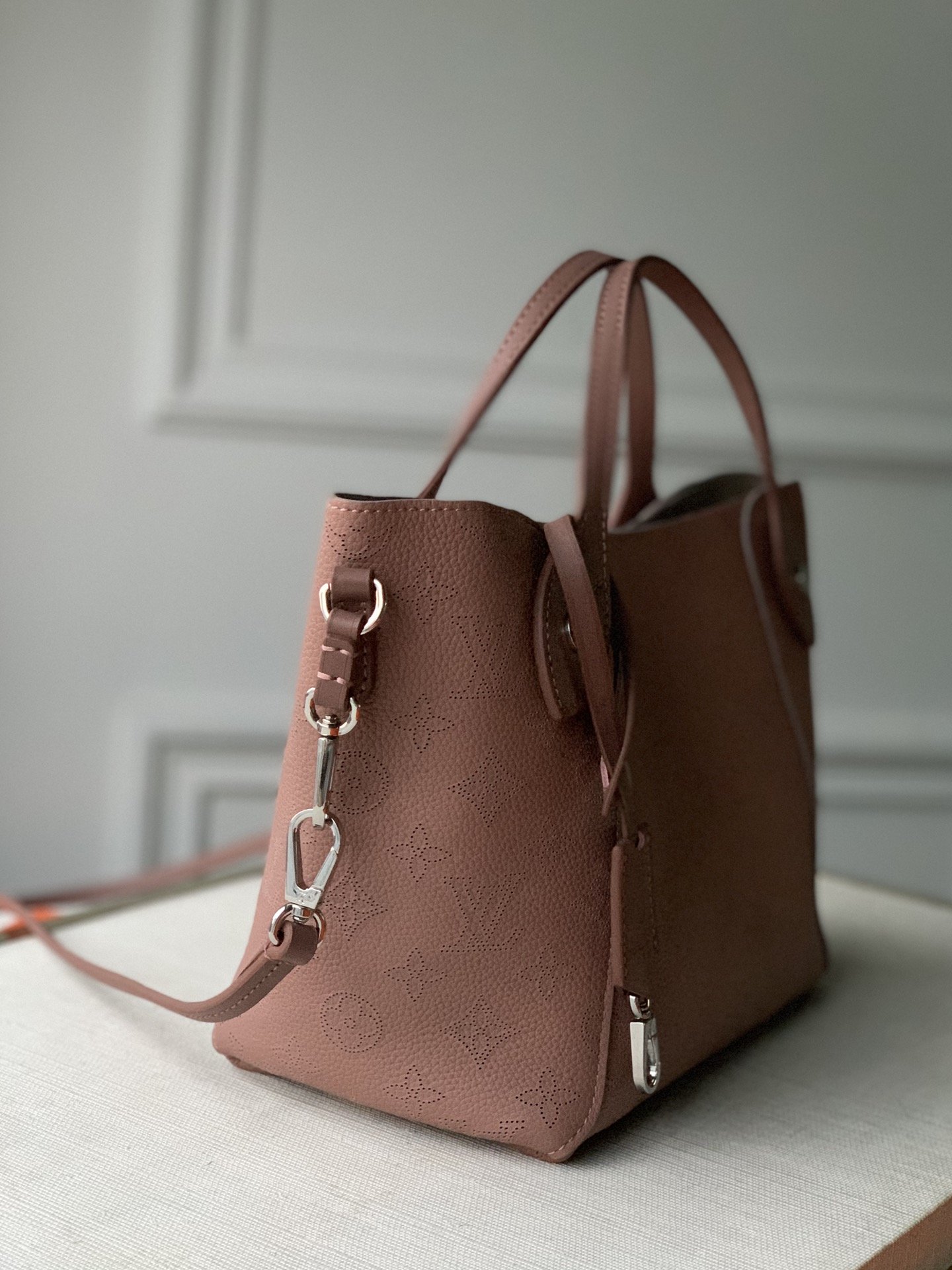 l**is V*t*n hina handbags-34*19*13cm