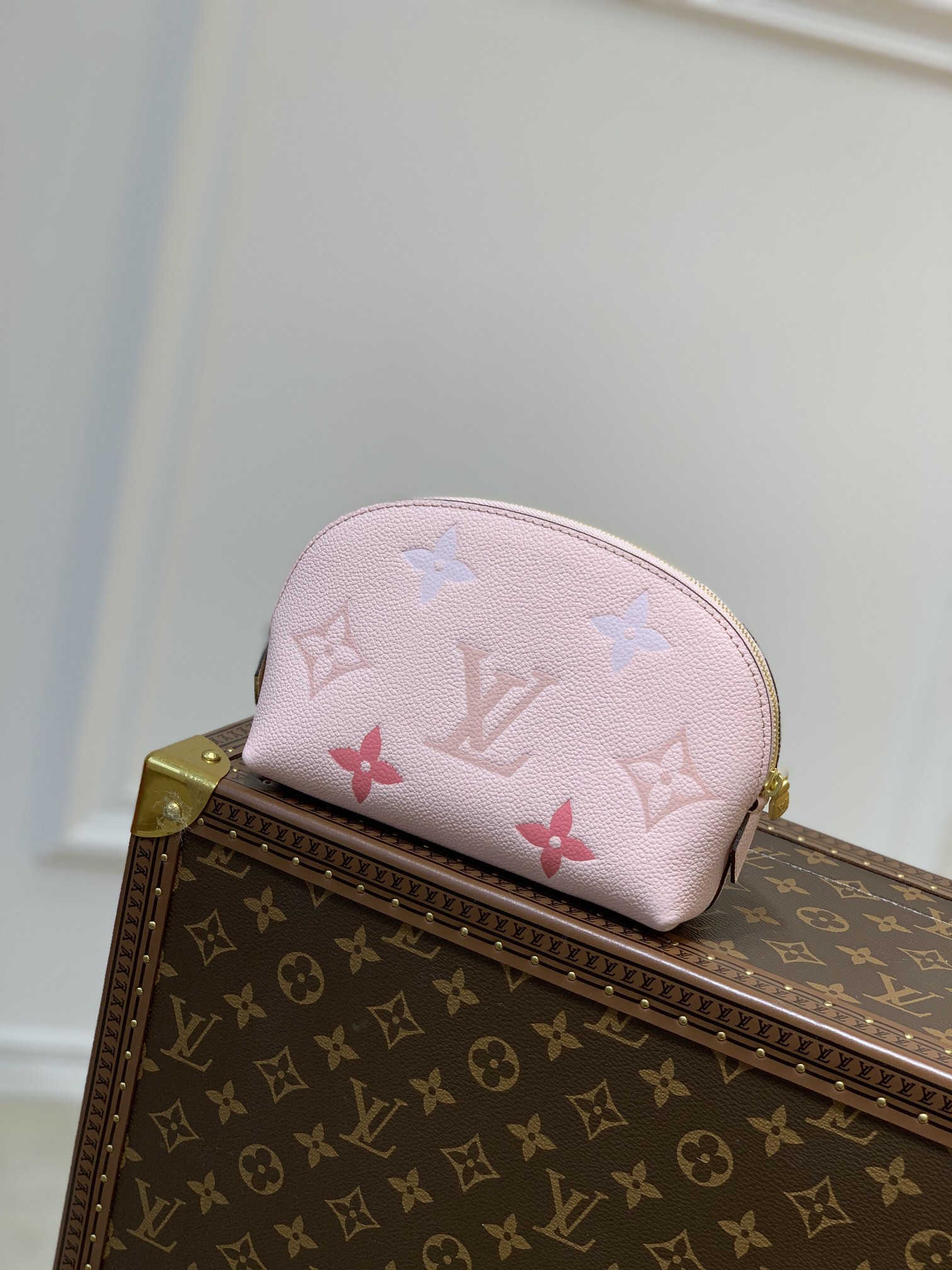 l**is V*t*n cosmetic bag-19*12*6cm