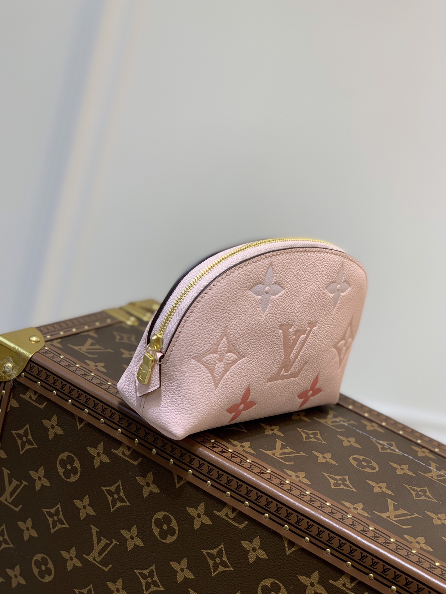 l**is V*t*n cosmetic bag-19*12*6cm