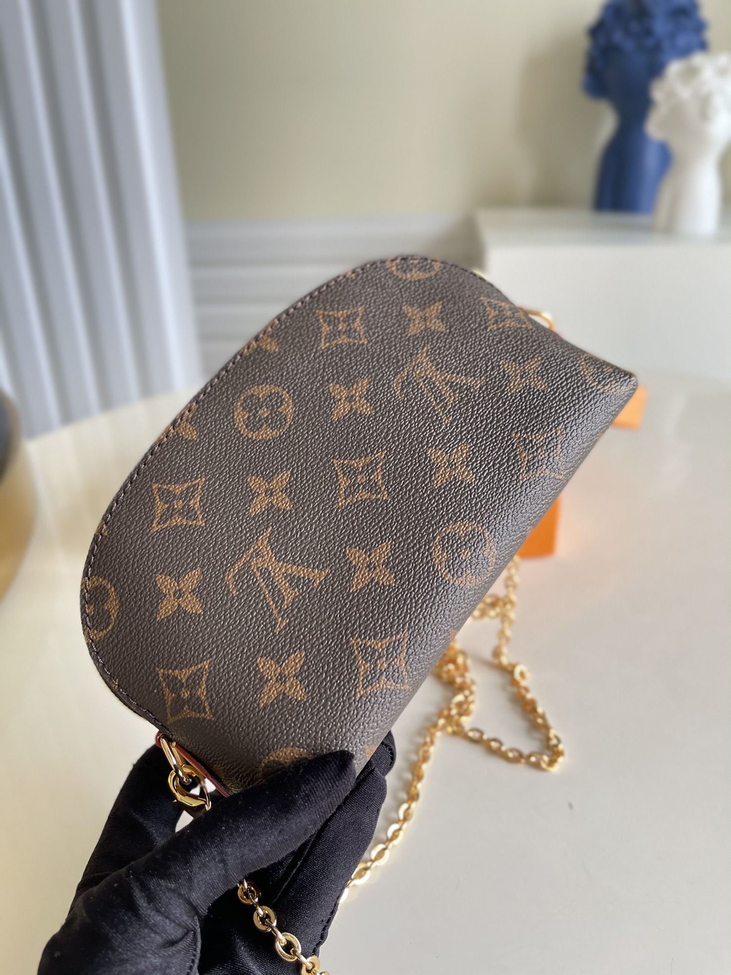 l**is V*t*n cosmetic bag-17*12*6cm