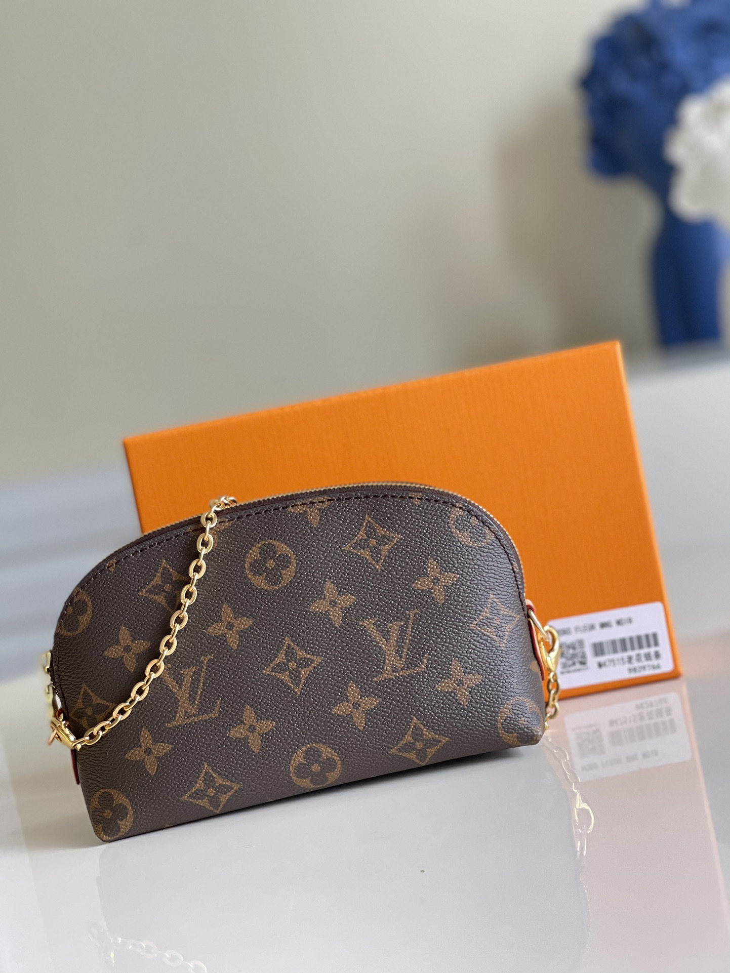 l**is V*t*n cosmetic bag-17*12*6cm