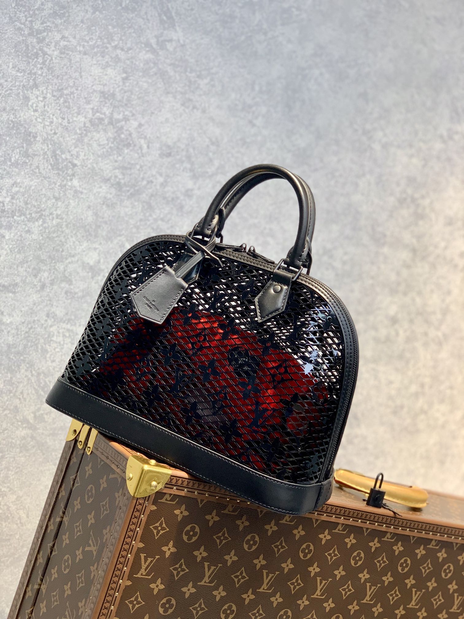 l**is V*t*n neo alma pm-32×24×15cm
