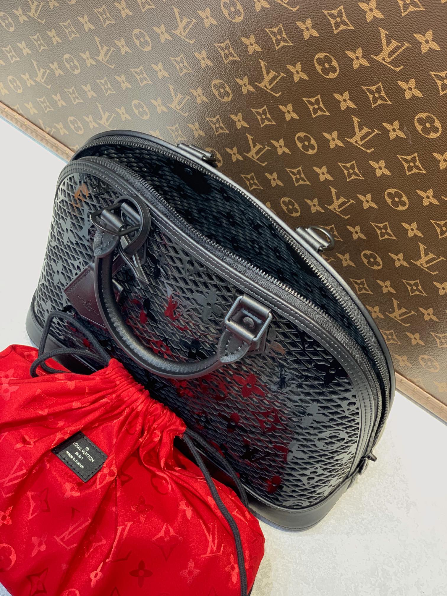 l**is V*t*n neo alma pm-32×24×15cm