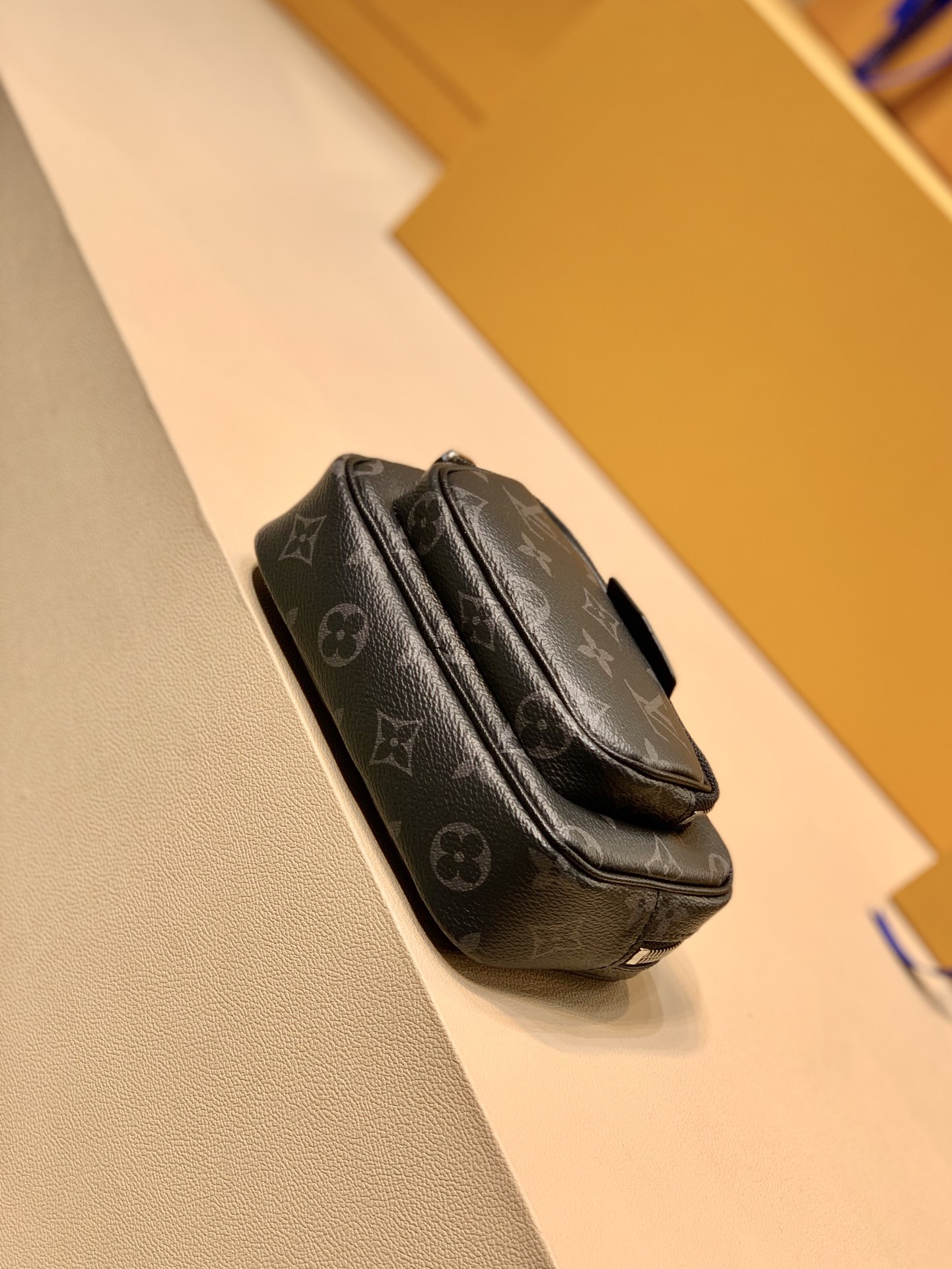 l**is V*t*n taigarama outdoor bag-m30755-15*9*7cm