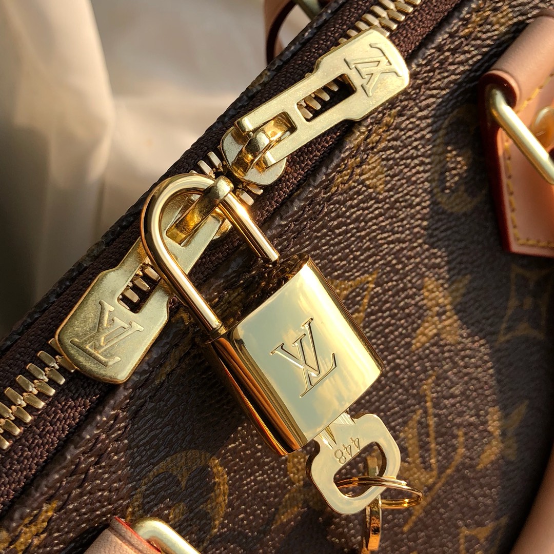 l**is V*t*n neo alma pm-32×24×15cm