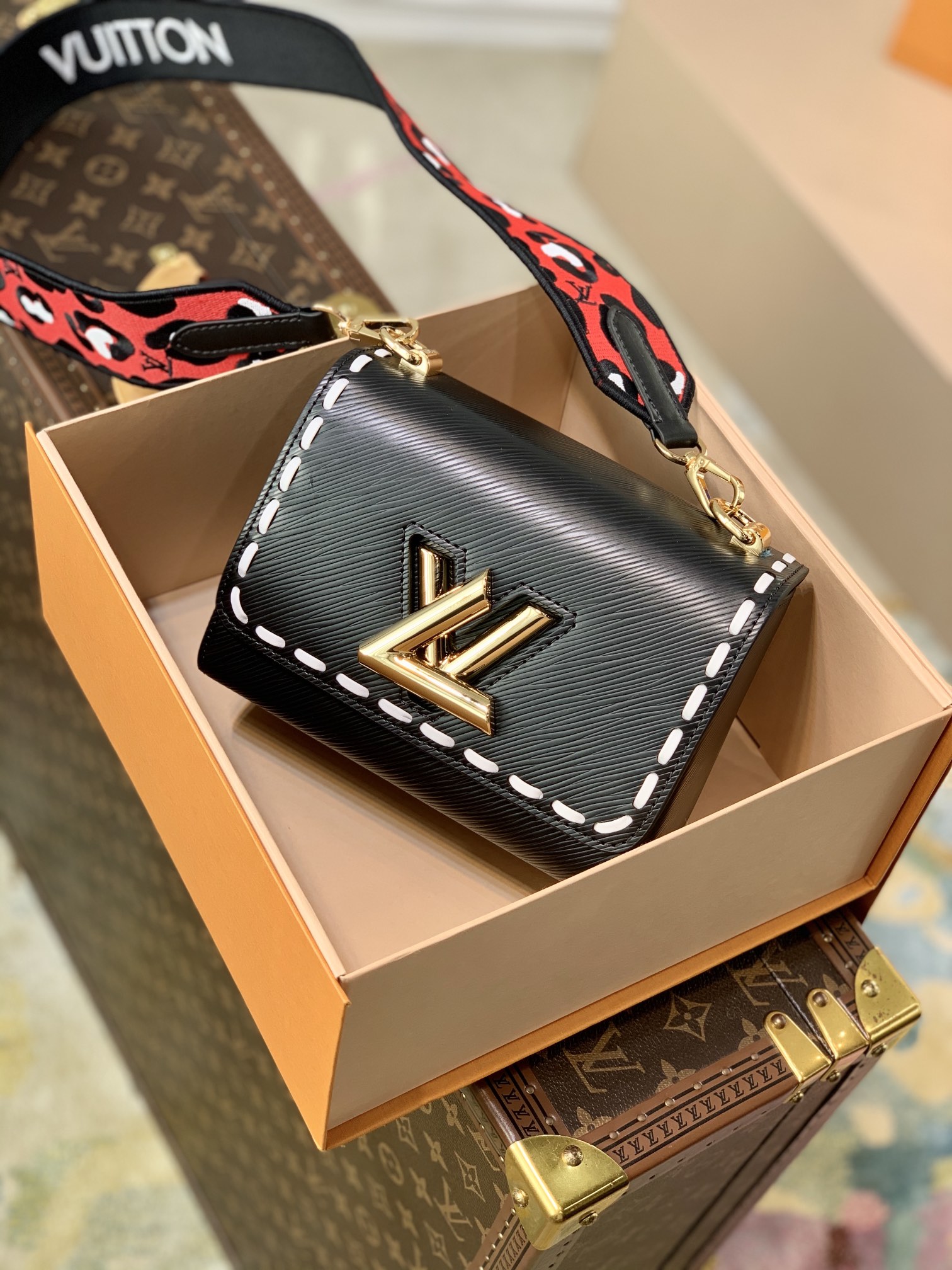 l**is V*t*n wild at heart twist mm-23*17*9.5cm