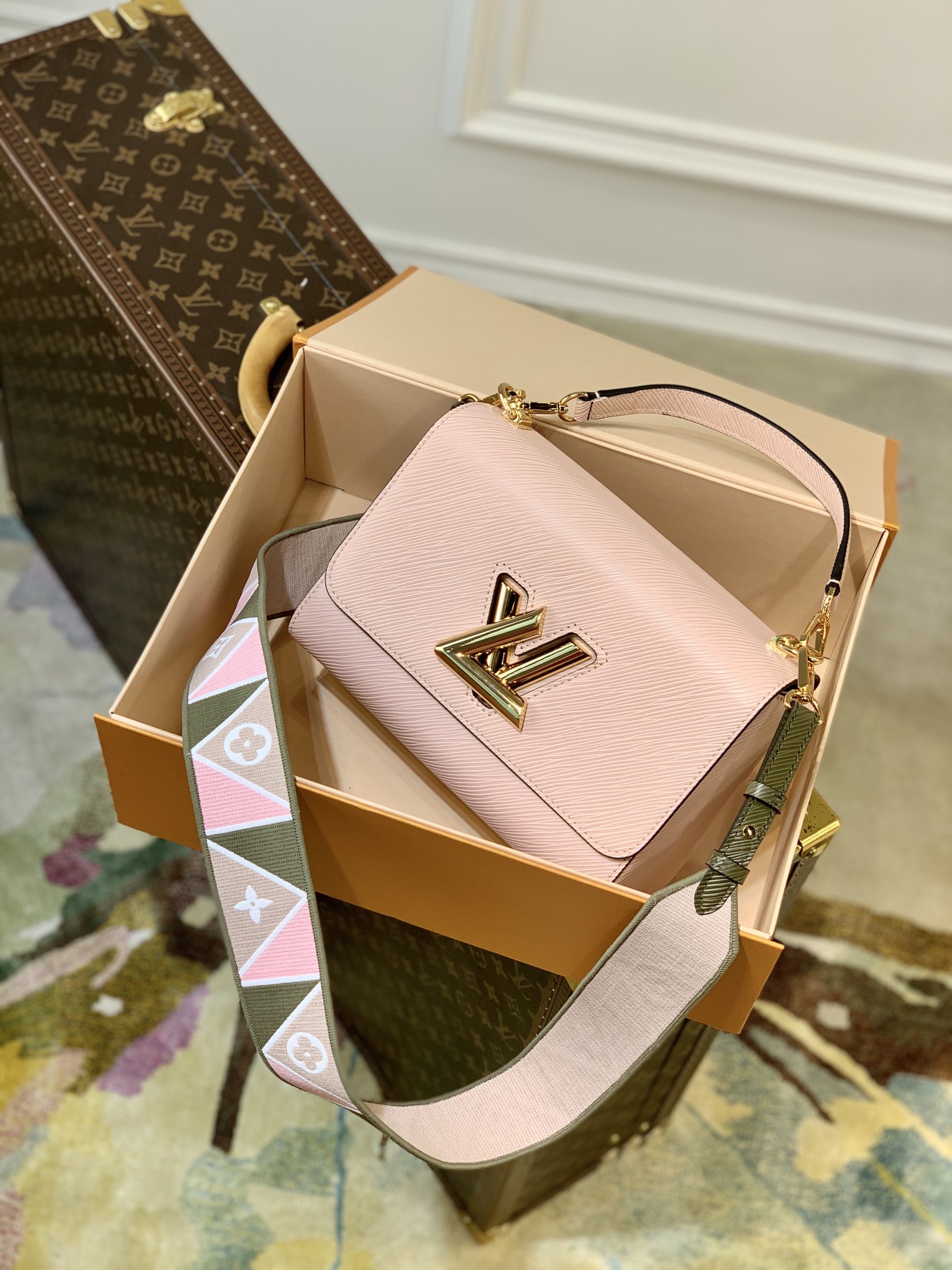 l**is V*t*n twist mm-23*17*9.5cm