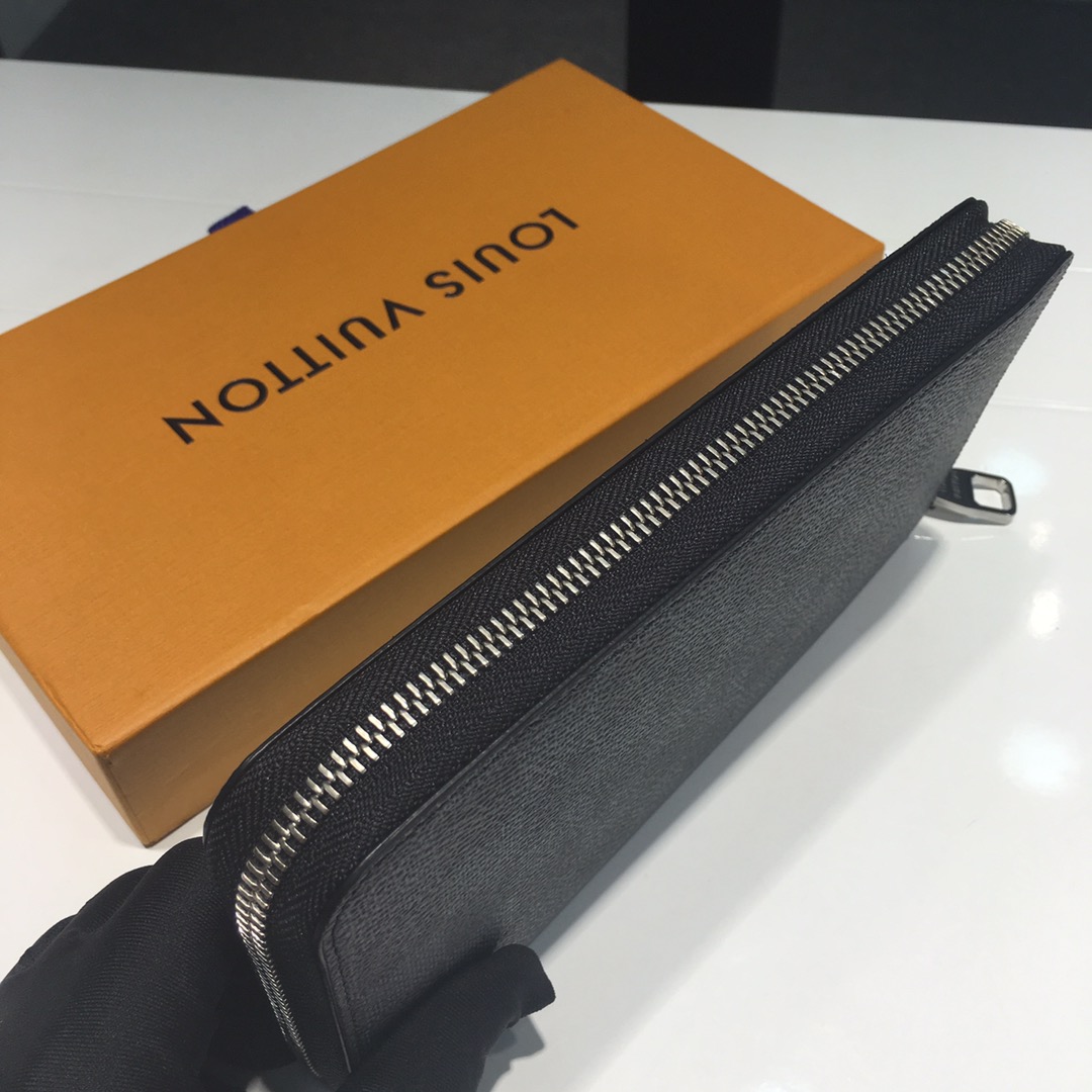 l**is V*t*n zippy wallet-19*10*2cm