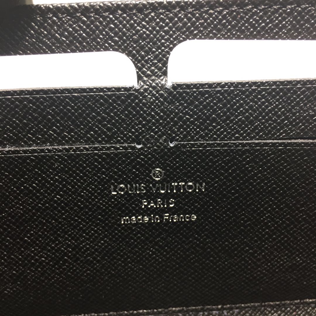 l**is V*t*n zippy wallet-19*10*2cm