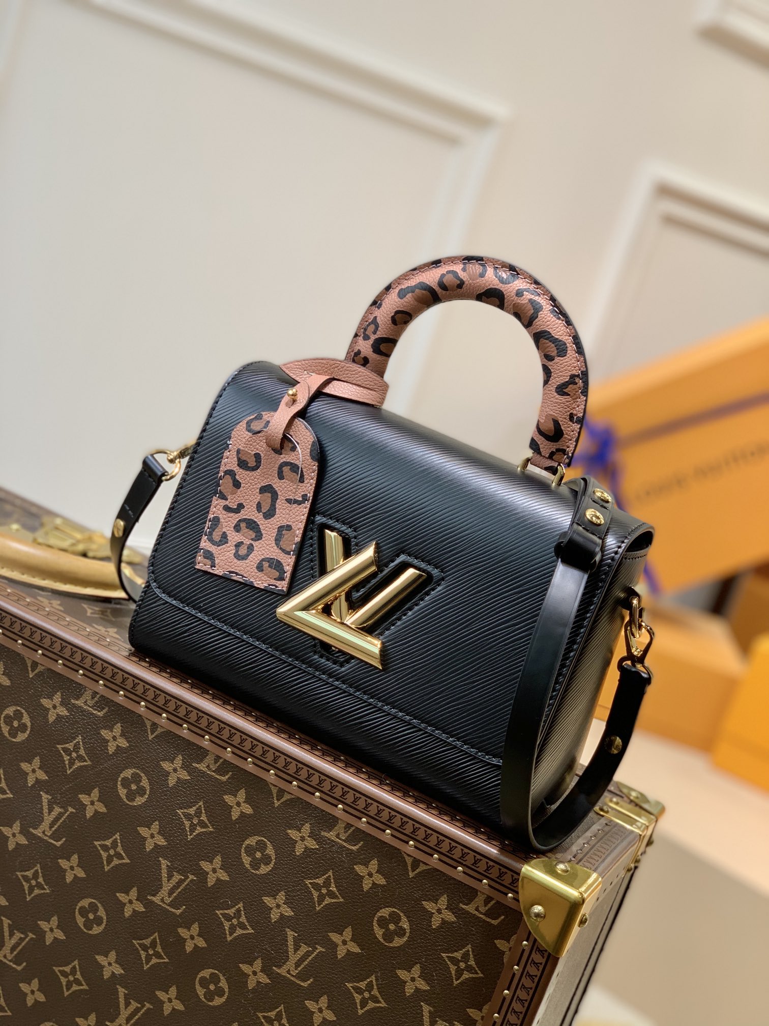 l**is V*t*n twist mm-23*18*8cm