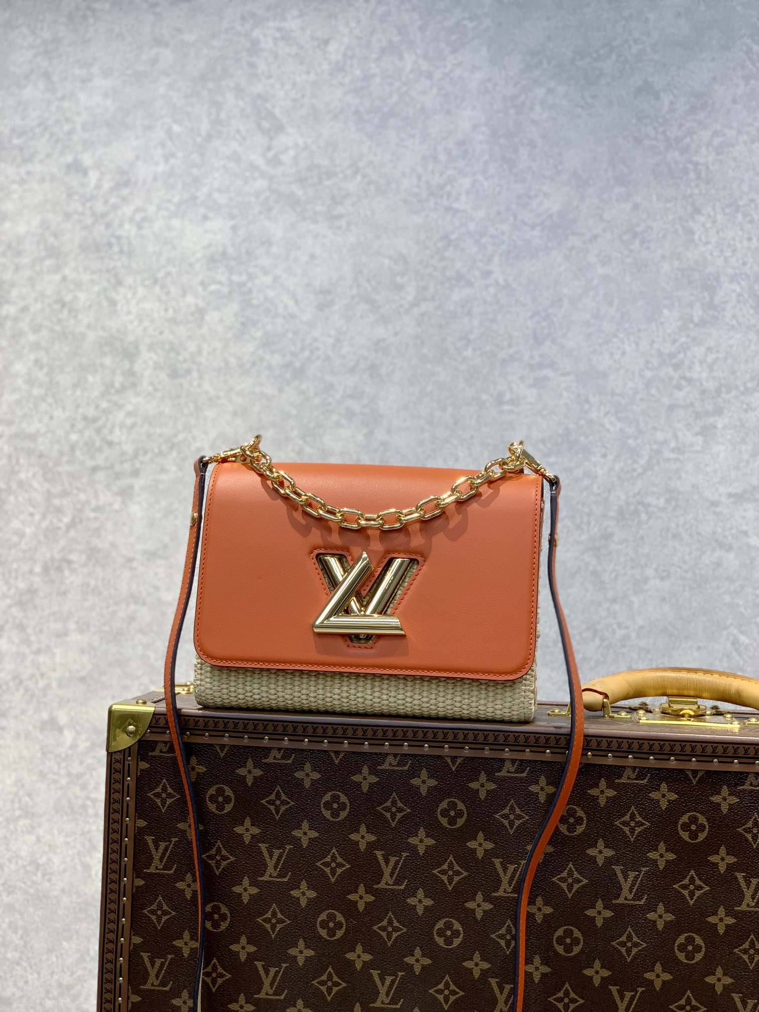 l**is V*t*n twist mm-23*18*8cm