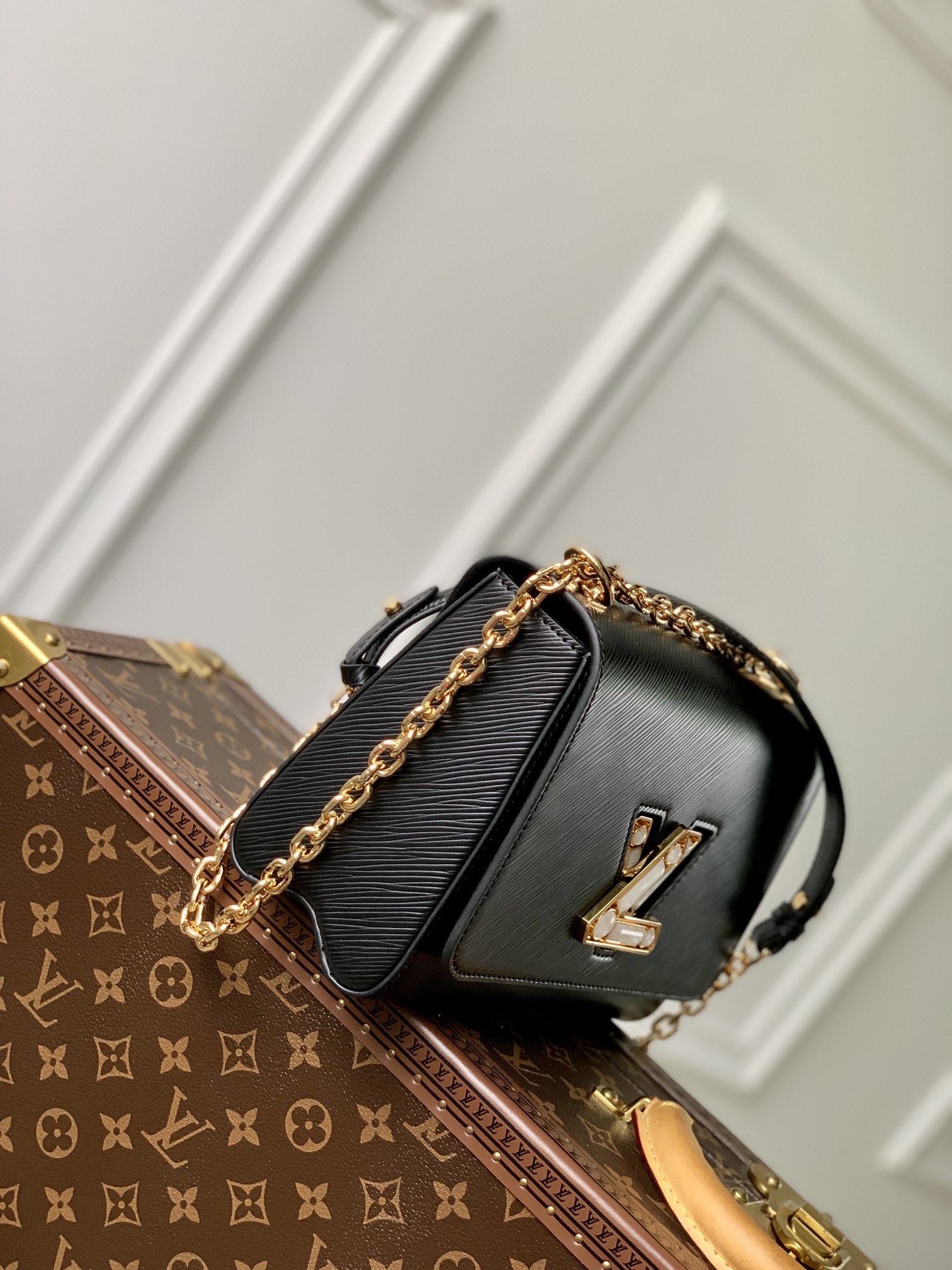 l**is V*t*n twist mm-23*18*8cm