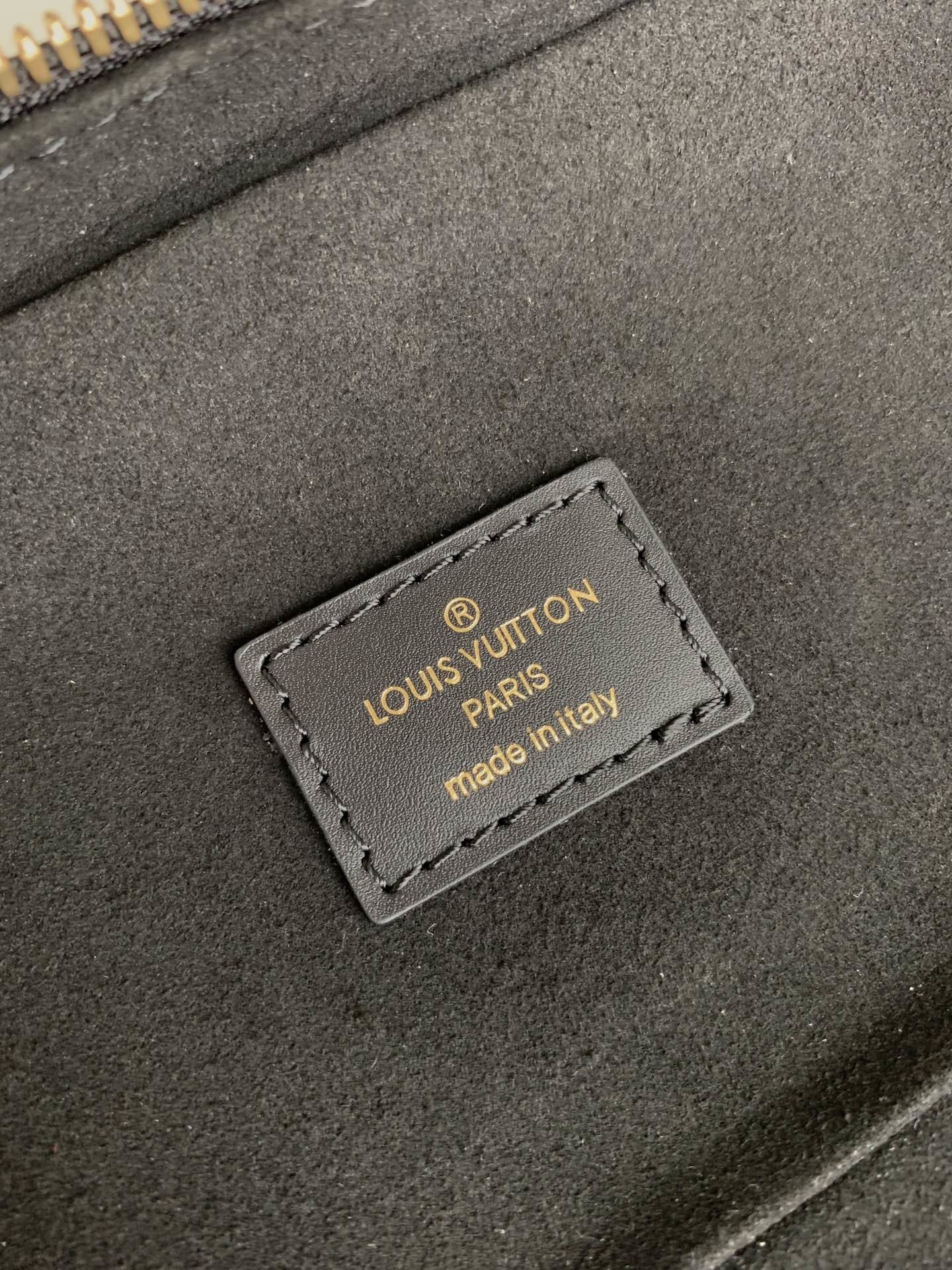 l**is V*t*n cosmetic bag m42264-14*19*10cm