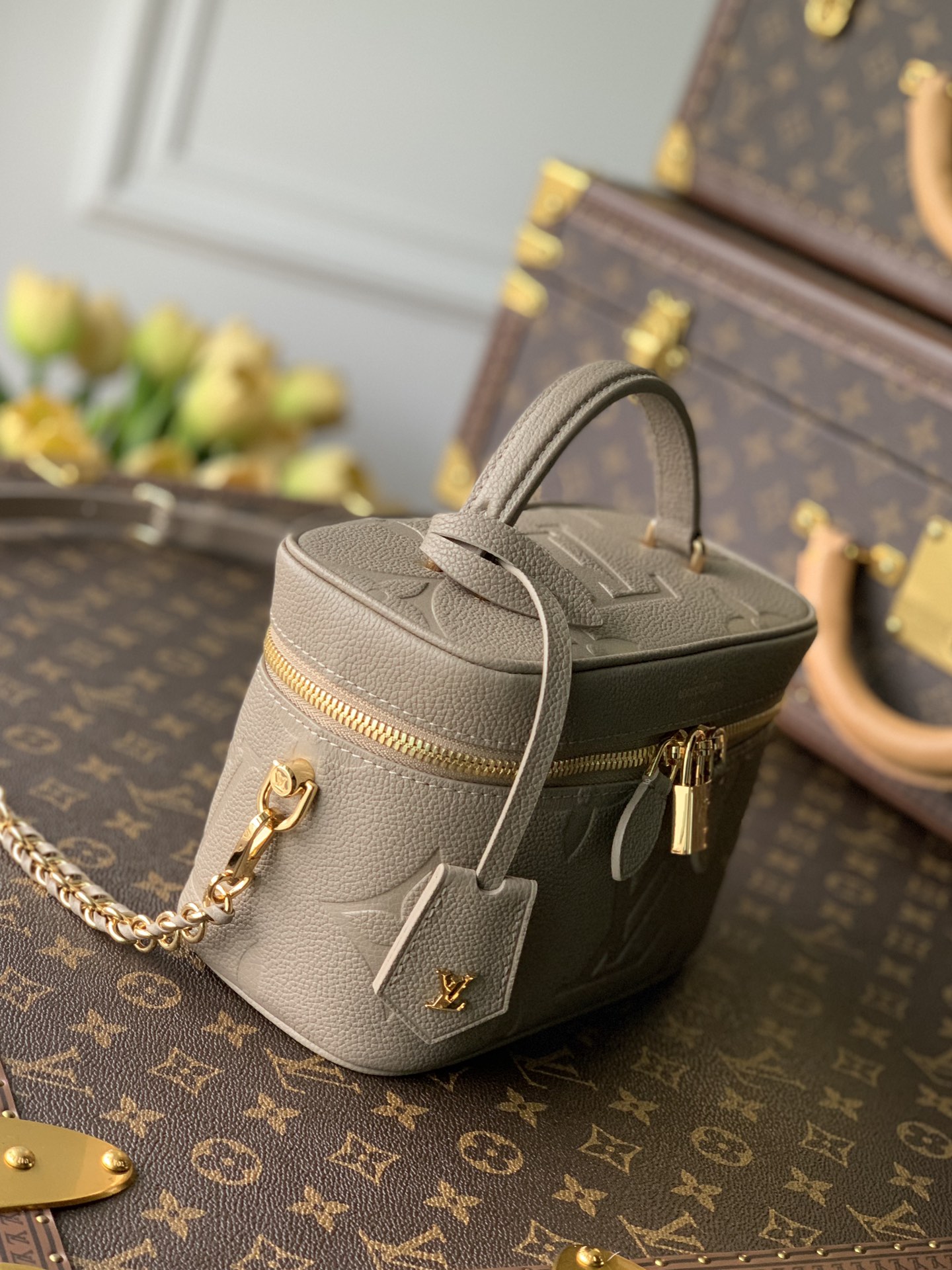 l**is V*t*n vanity-14*19*10cm