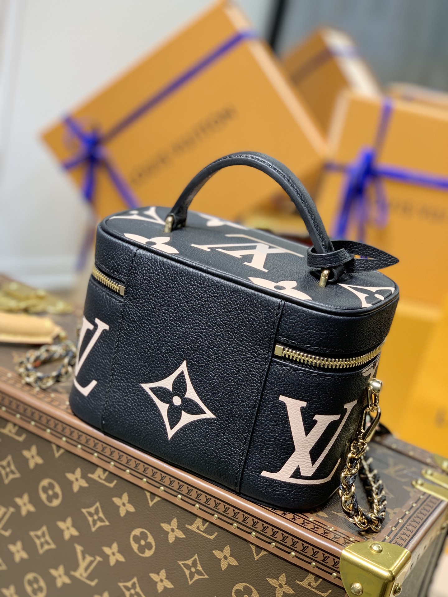 l**is V*t*n vanity-14*19*10cm