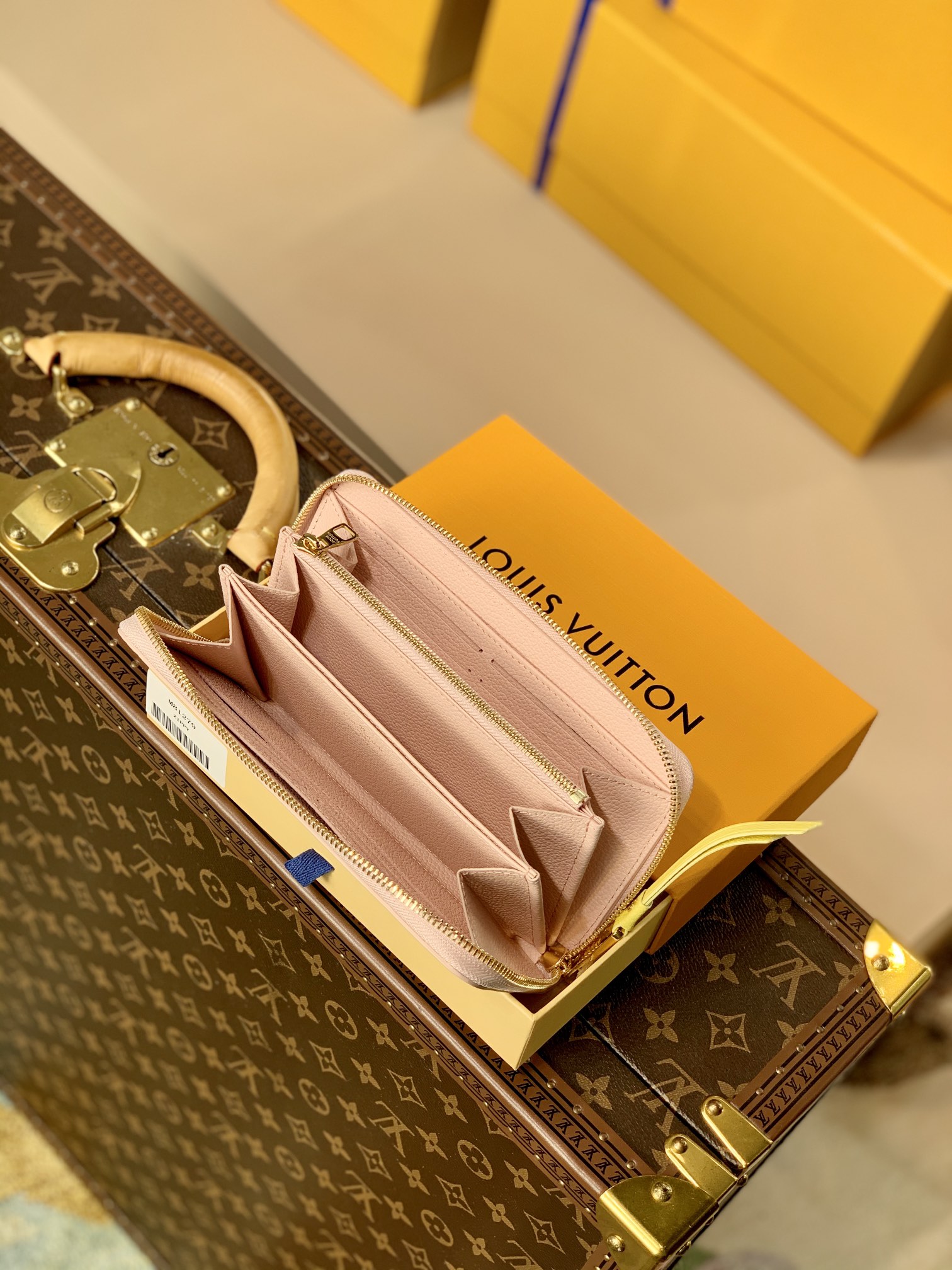 l**is V*t*n spring in the city zippy wallet m81280-19.5x10.5x2.5cm