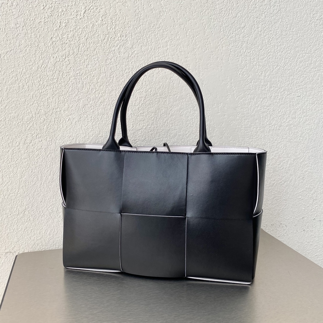 Bo*te*ga ve*ne*tatote-41×27×14cm