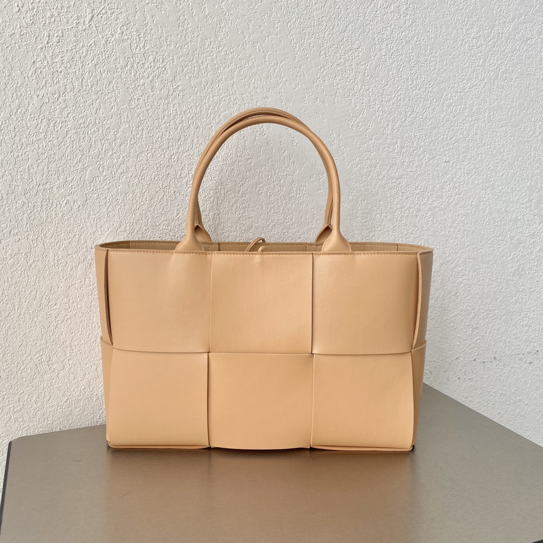 Bo*te*ga ve*ne*tatote-41×27×14cm