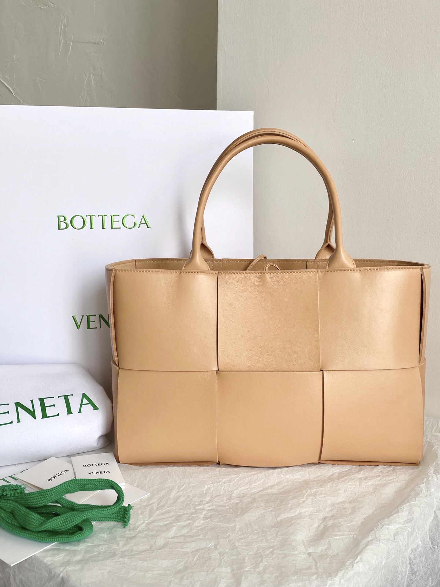 Bo*te*ga ve*ne*tatote-41×27×14cm