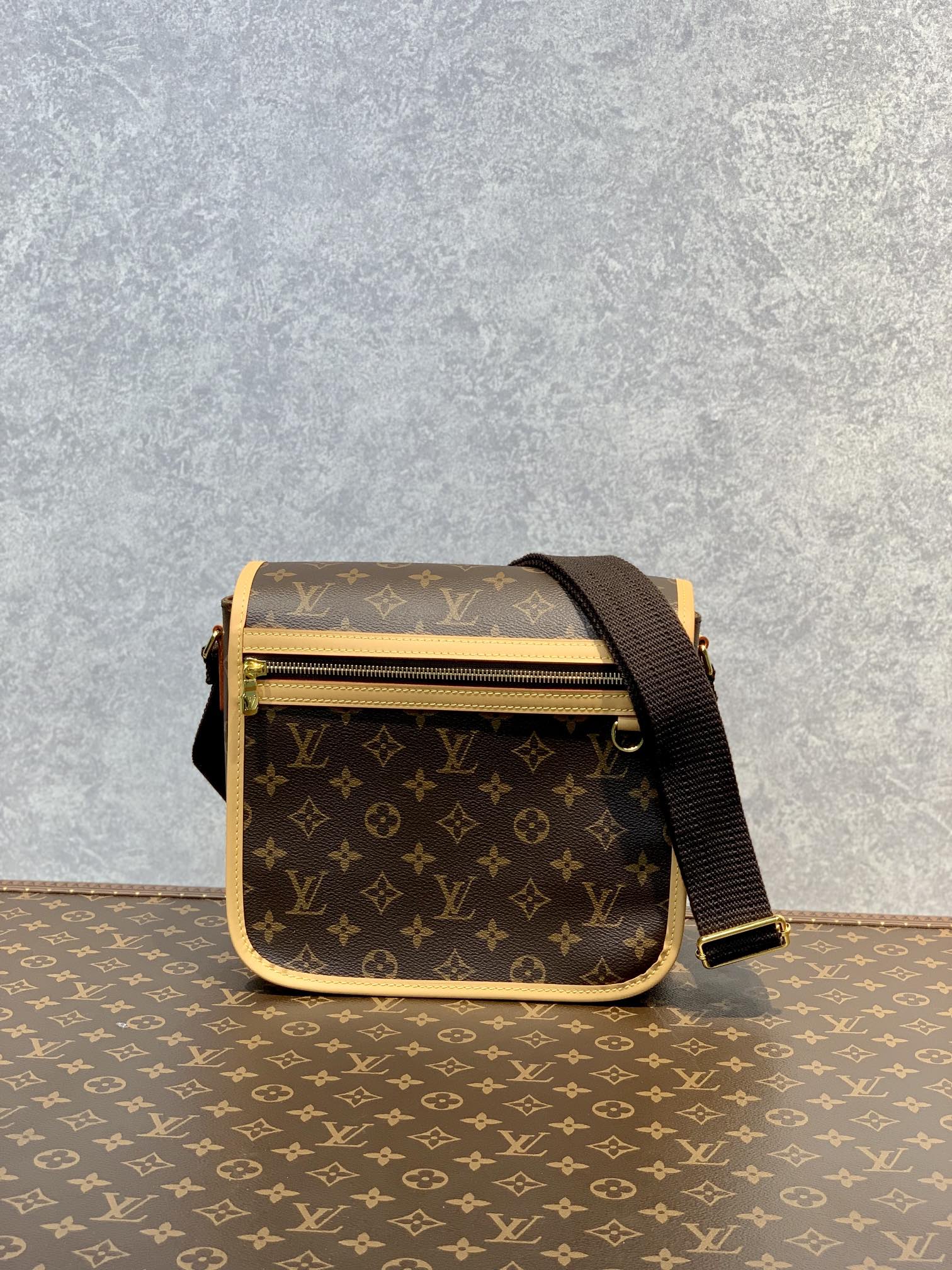 l**is V*t*n m40106 vintage bag-25×9×21cm