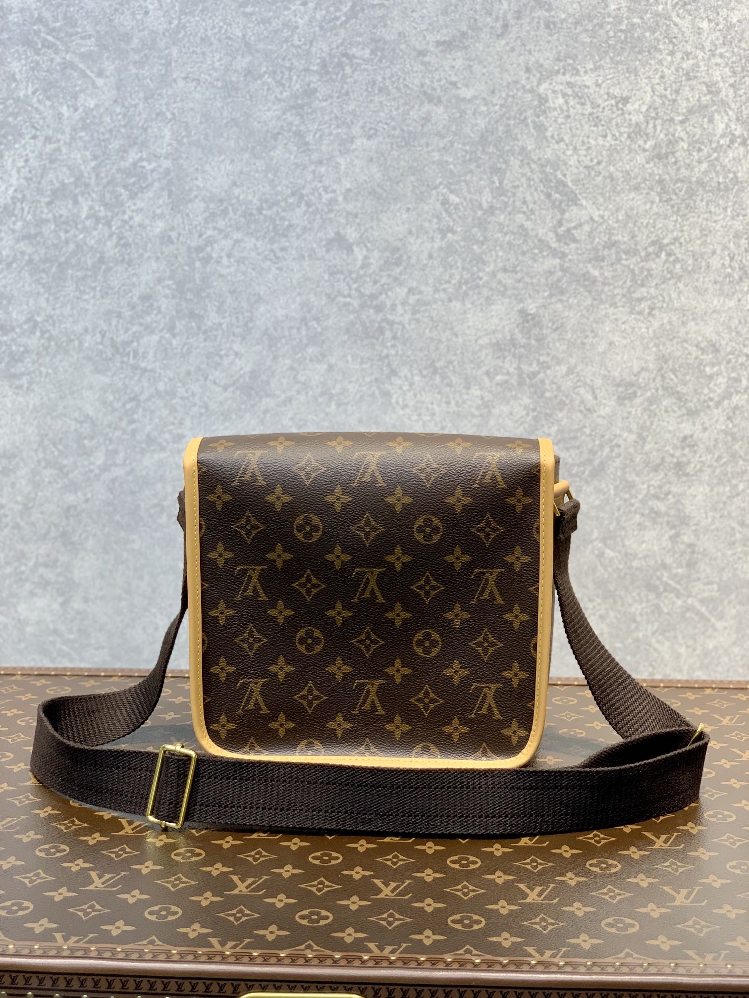 l**is V*t*n m40106 vintage bag-25×9×21cm