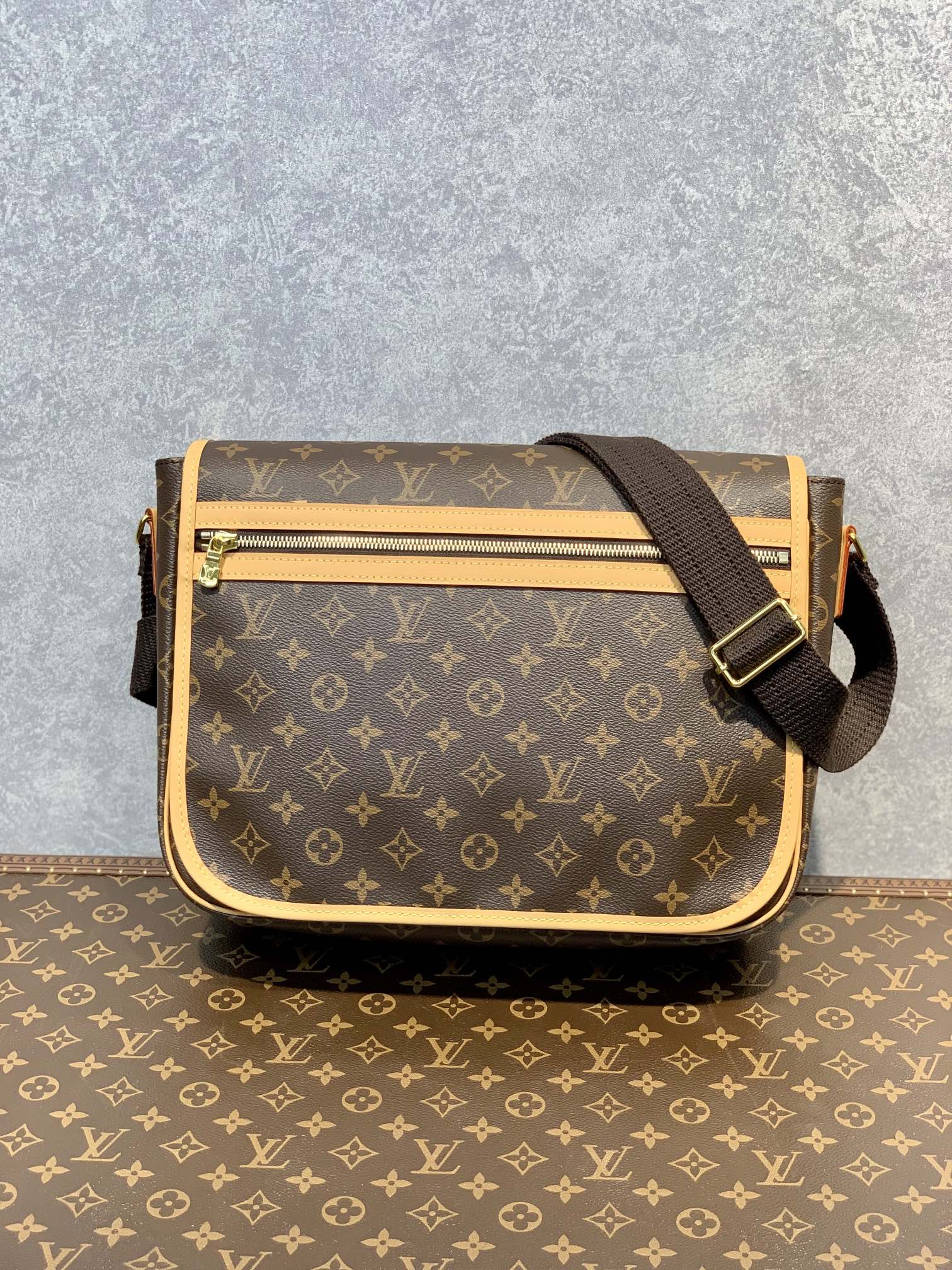 l**is V*t*n m40105 vintage bag-34×9.5×26cm