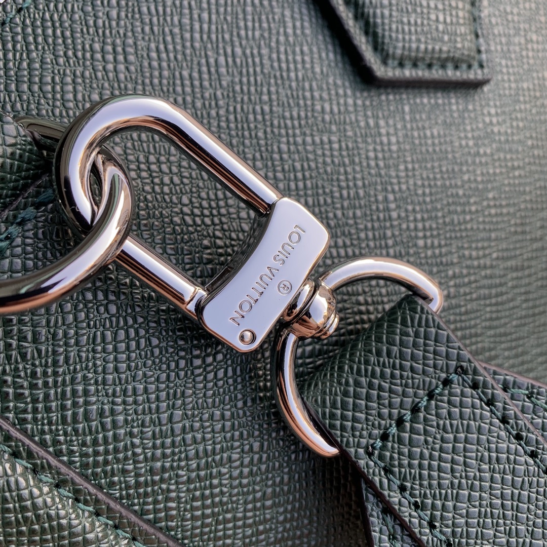 l**is V*t*n slim briefcase-40 x 29 x 4cm