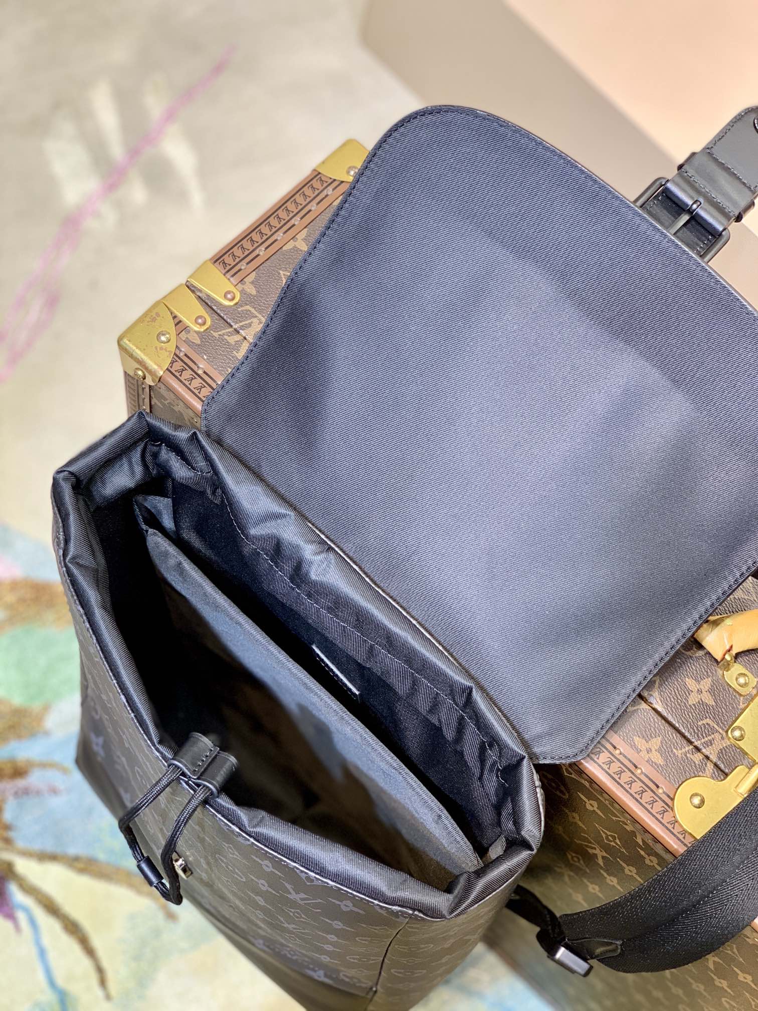 l**is V*t*n m45913 saumur backpack-27*42*13cm