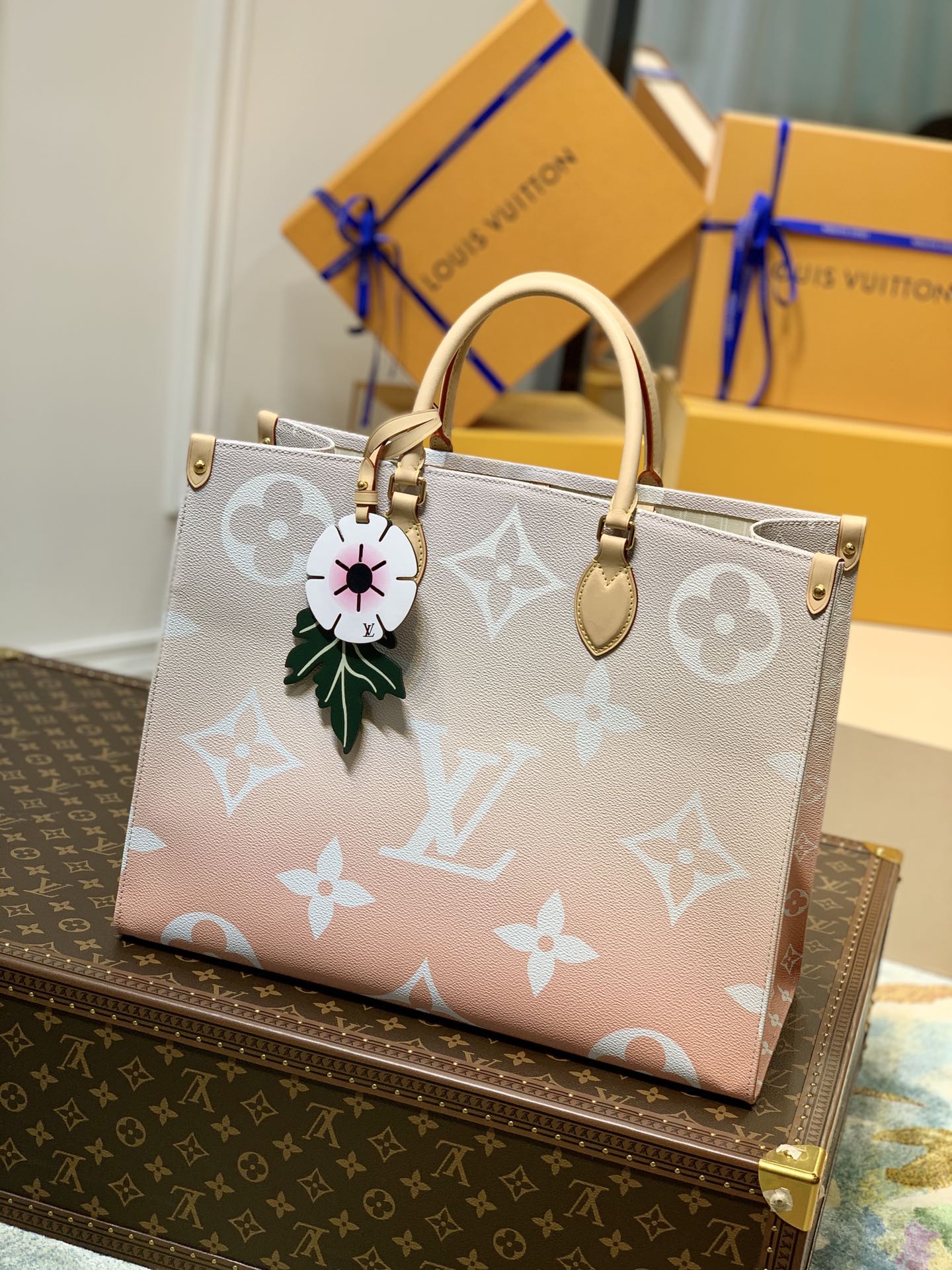 l**is V*t*n by the pooll onthego handbag-35*27*14cm