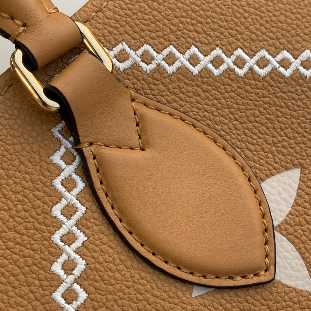 l**is V*t*n by the pooll onthego handbag-35*27*14cm