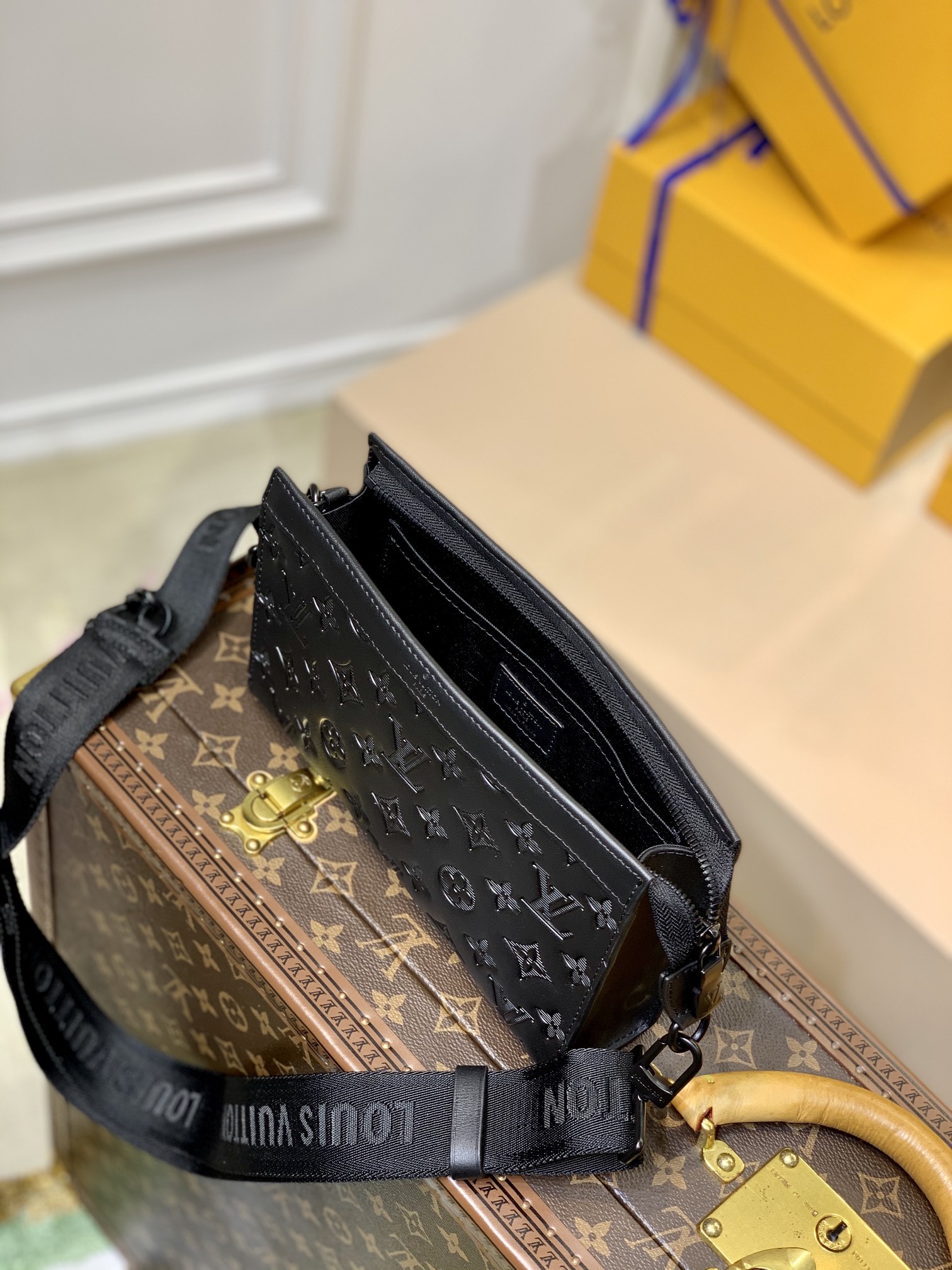 l**is V*t*n m81115 gaston wearable wallet -22*14.5*4.5m