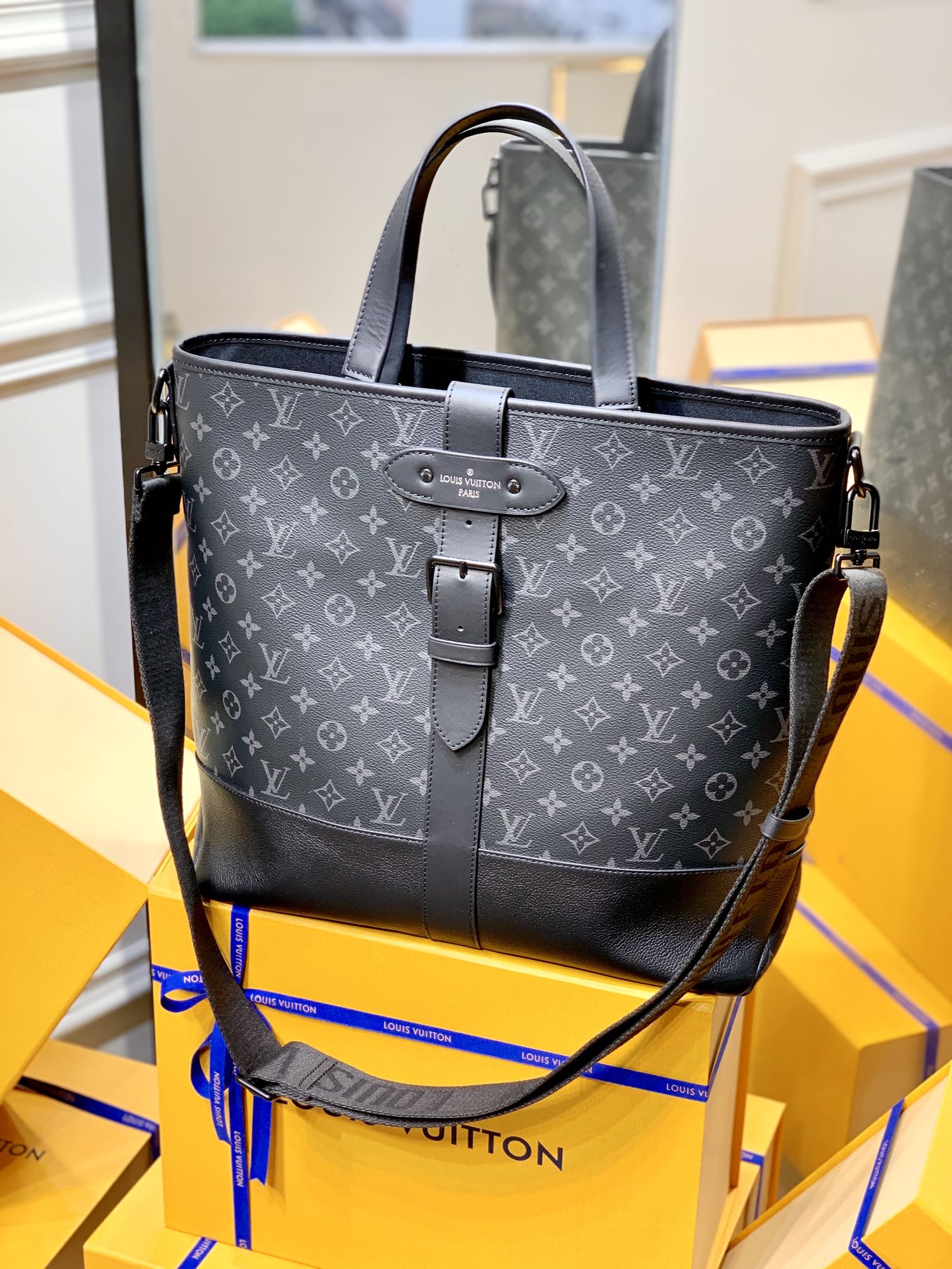 l**is V*t*n m45914 monogram eclipse saumur-38*37*13m
