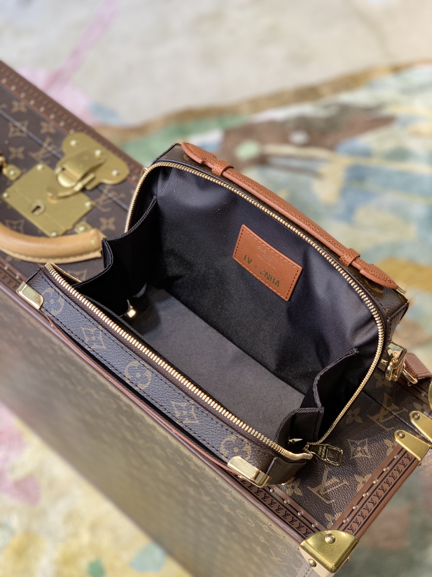 l**is V*t*n nba handle trunk-21.5*15* 7m